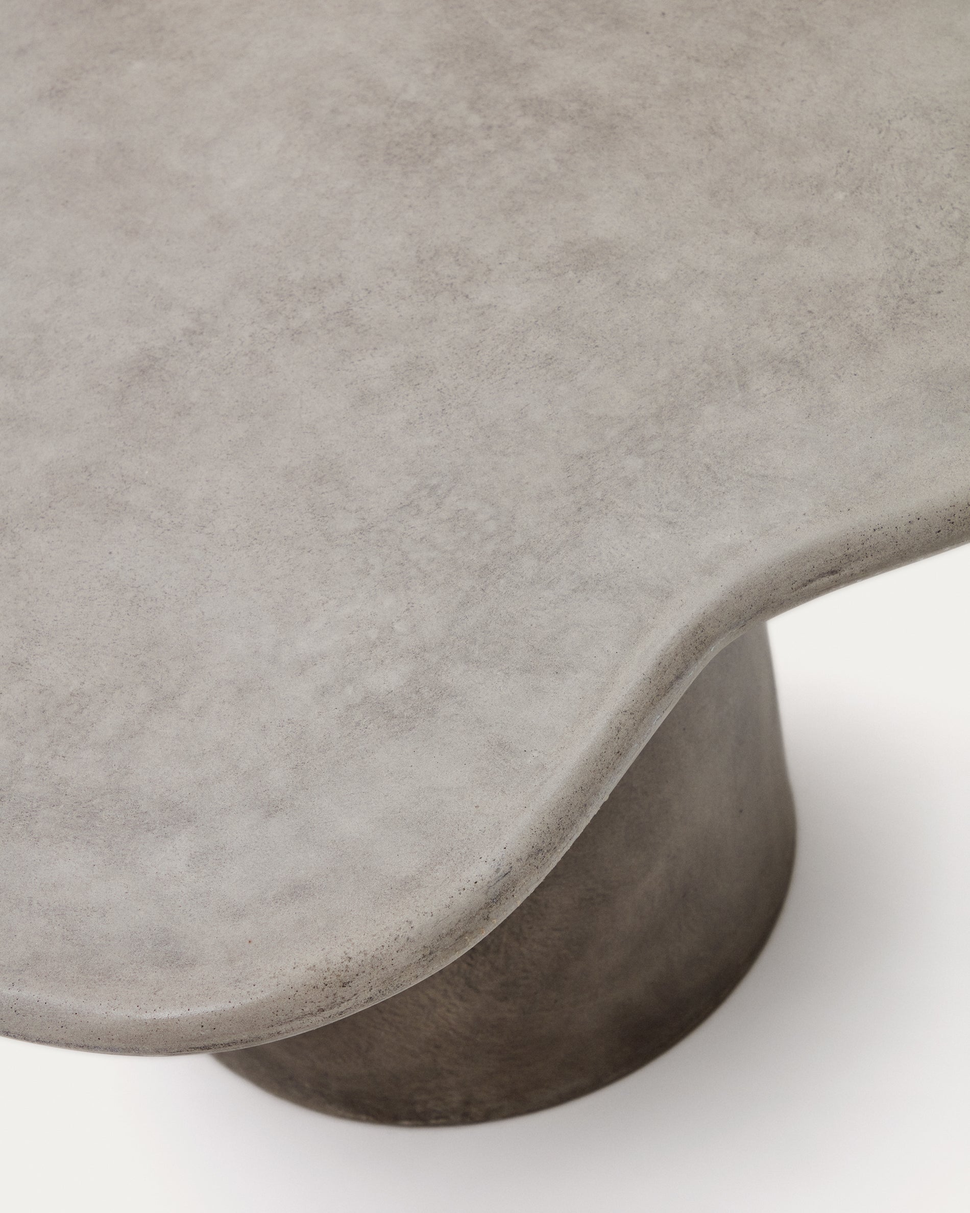 Macarella cement coffee table, 83 x 77 cm - Detail