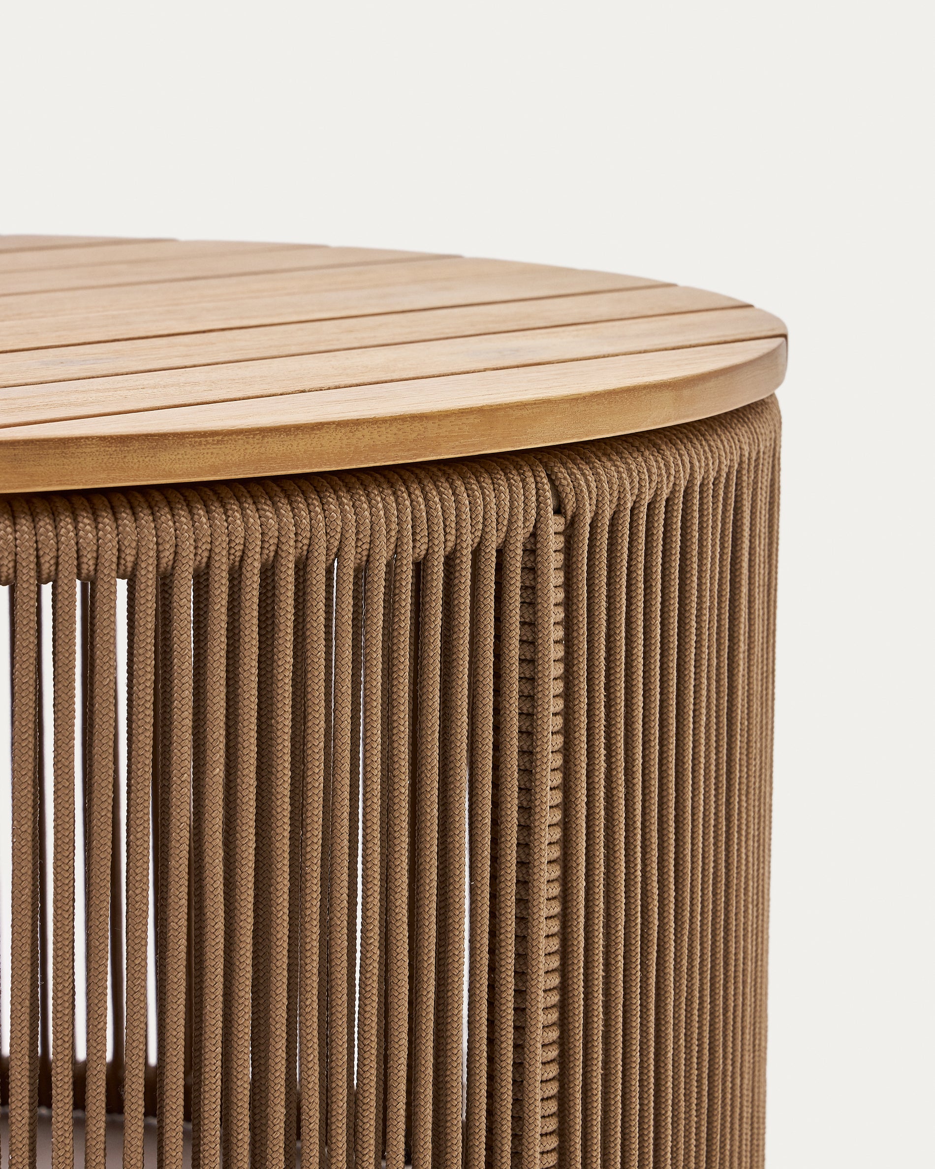 Dandara coffee table made of steel, beige cord and solid acacia wood, Ø70 cm FSC 100% - Detail