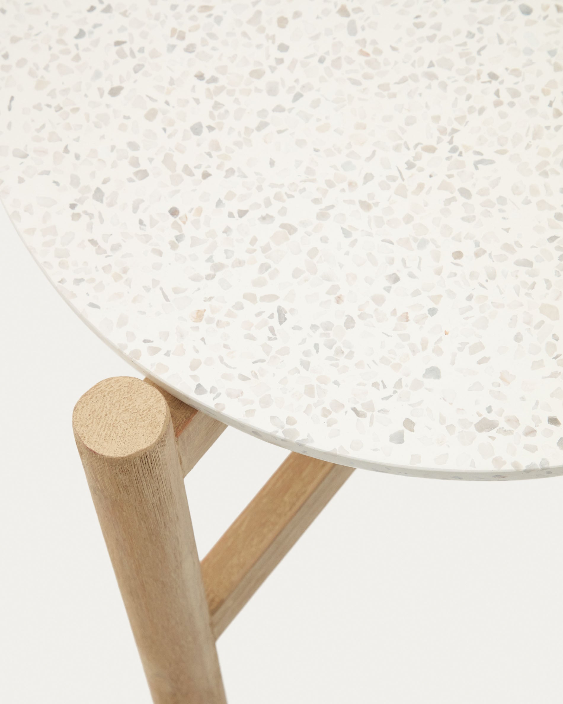 Pola cement and solid eucalyptus wood side table, Ø 50 cm FSC - Detail