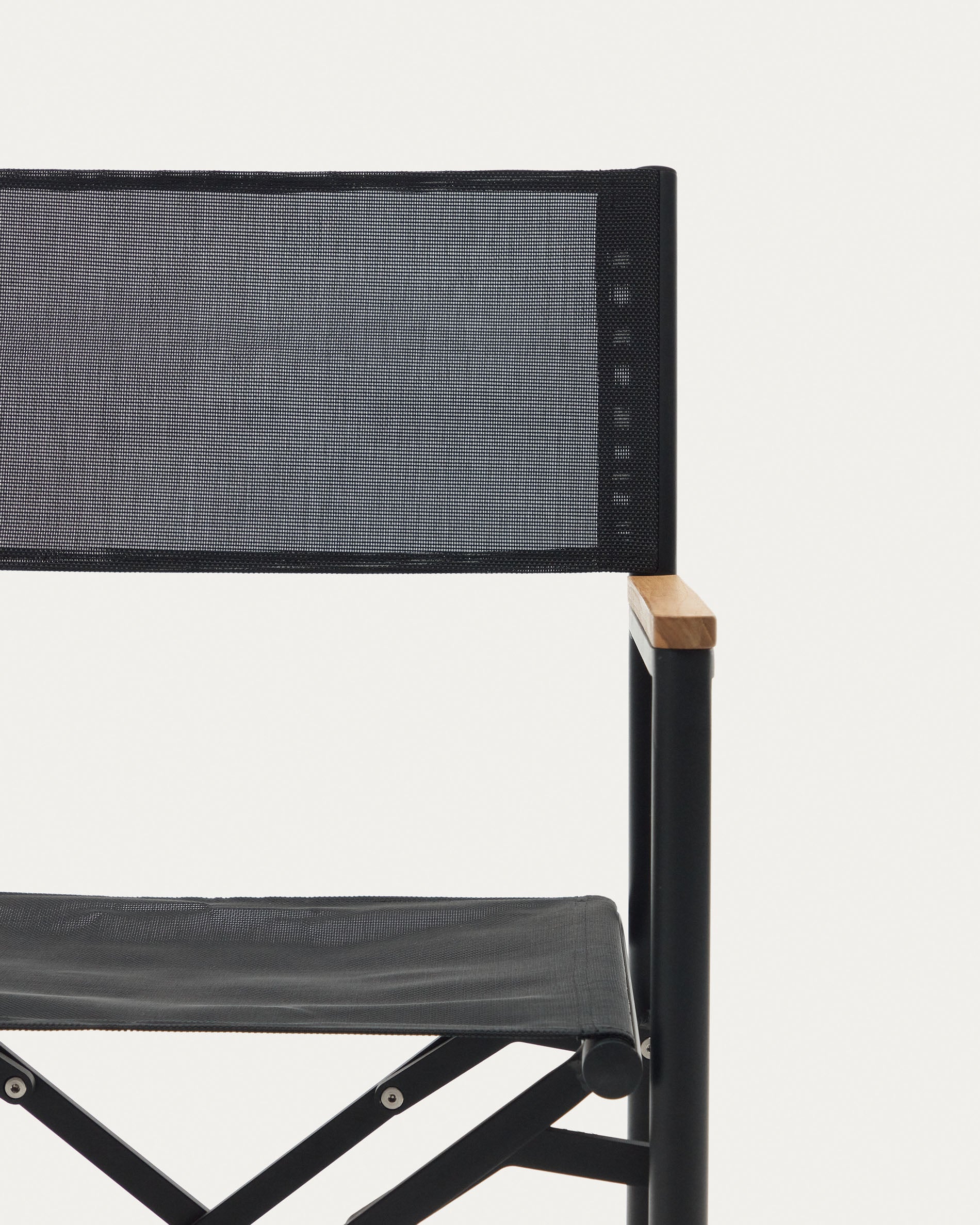 Llado black aluminium folding chair with solid teak armrests 100% outdoor suitable - Detail