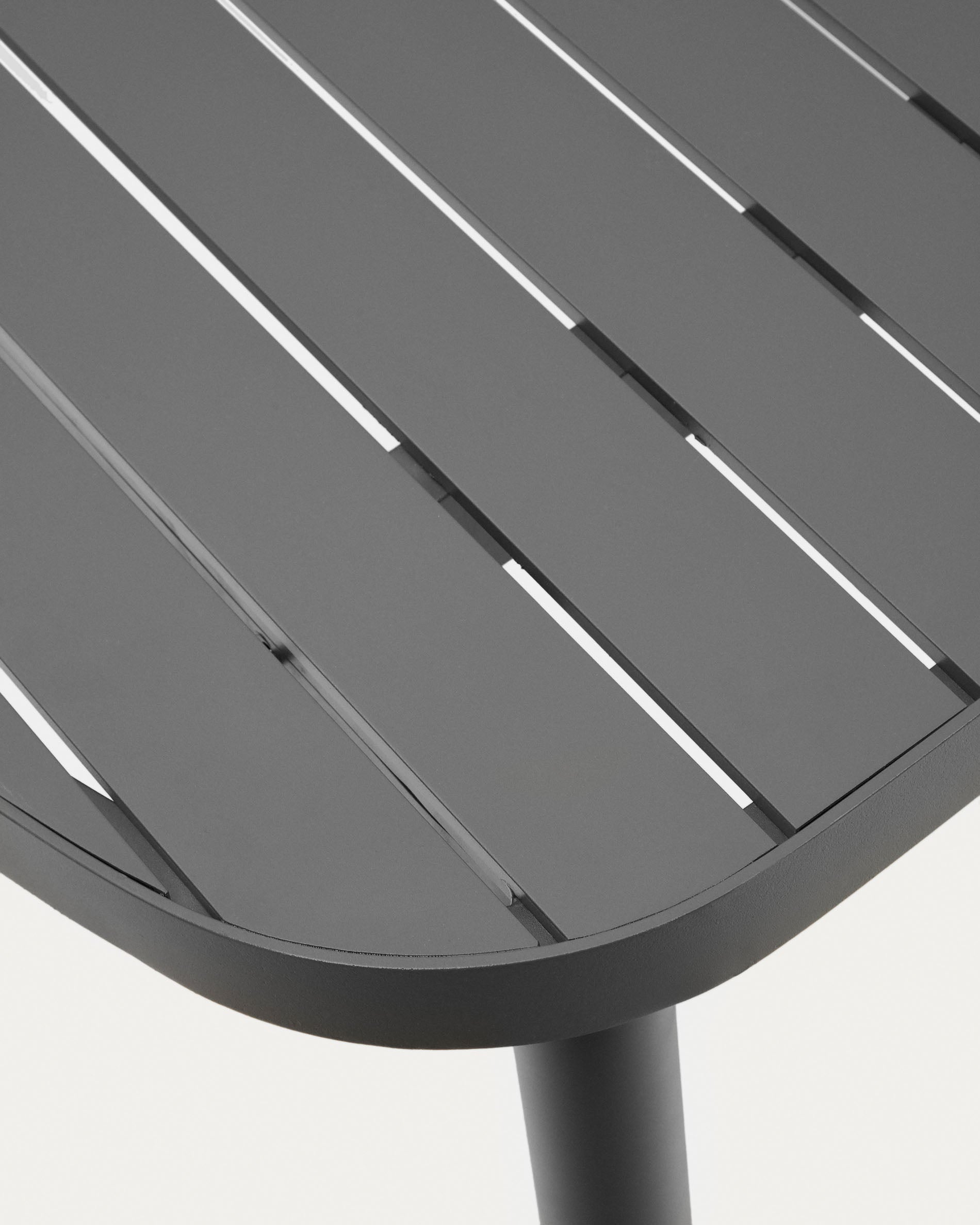 Joncols outdoor aluminium table with a powder coated grey finish, 180 x 90 cm - Detail