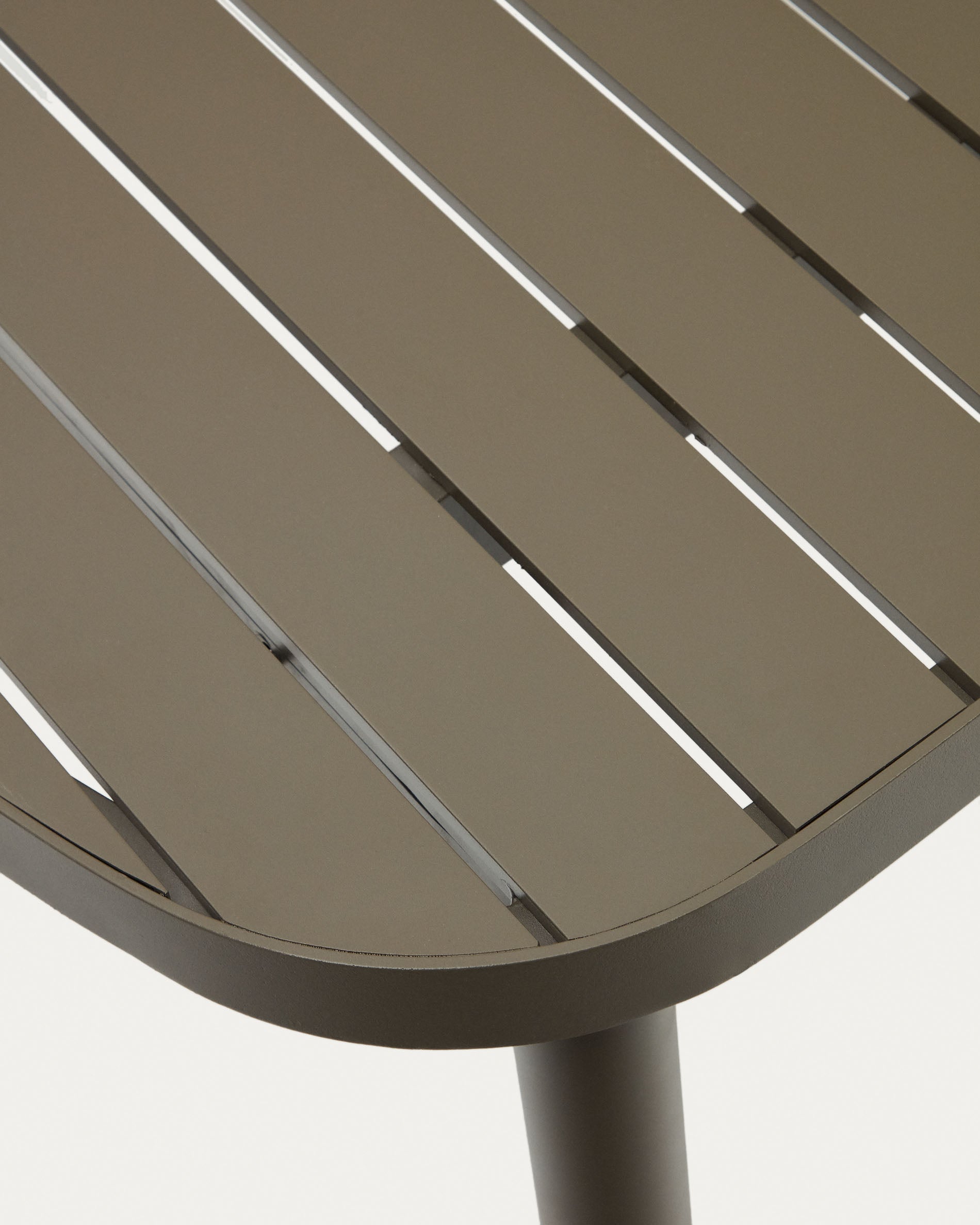 Joncols outdoor aluminium table with a powder coated green finish, 180 x 90 cm - Detail