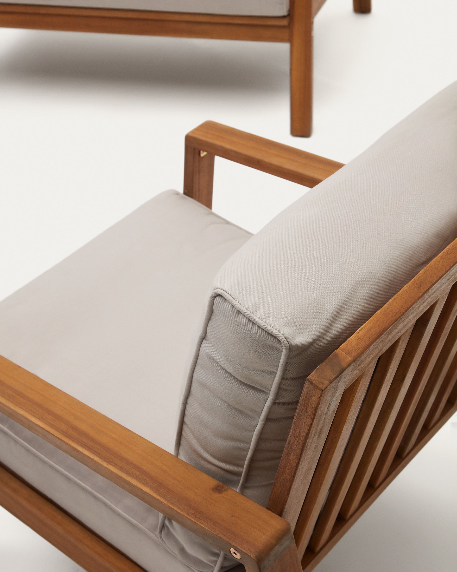 Frares set, 2 seater sofa, 2 armchairs & coffee table, made from solid acacia wood - Detail