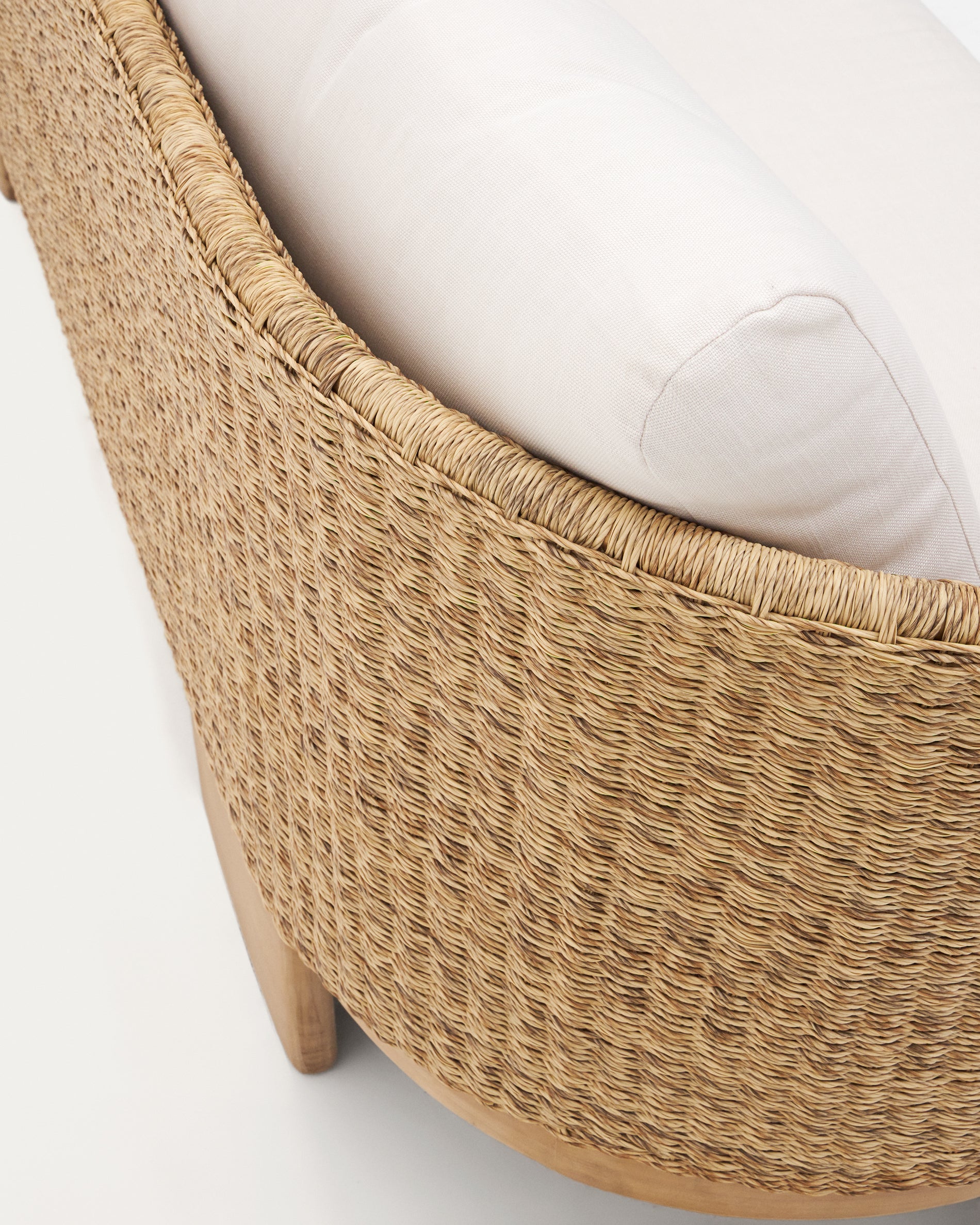 Xoriguer 3-seater sofa in synthetic rattan and solid eucalyptus wood, 223 cm FSC 100% - Detail