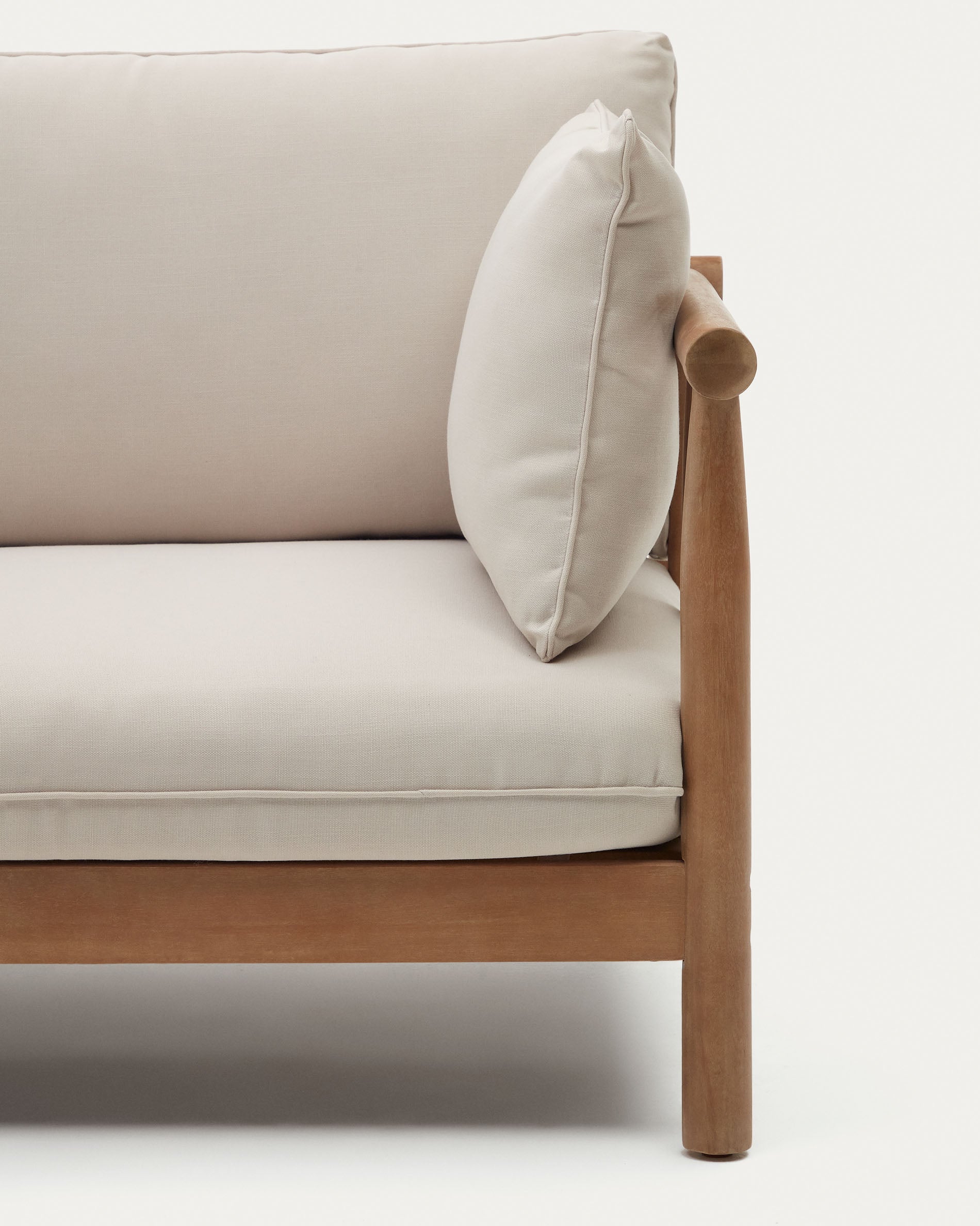 Sacova set of 2 armchairs, 2 seater sofa and coffee table in solid eucalyptus wood FSC - Detail