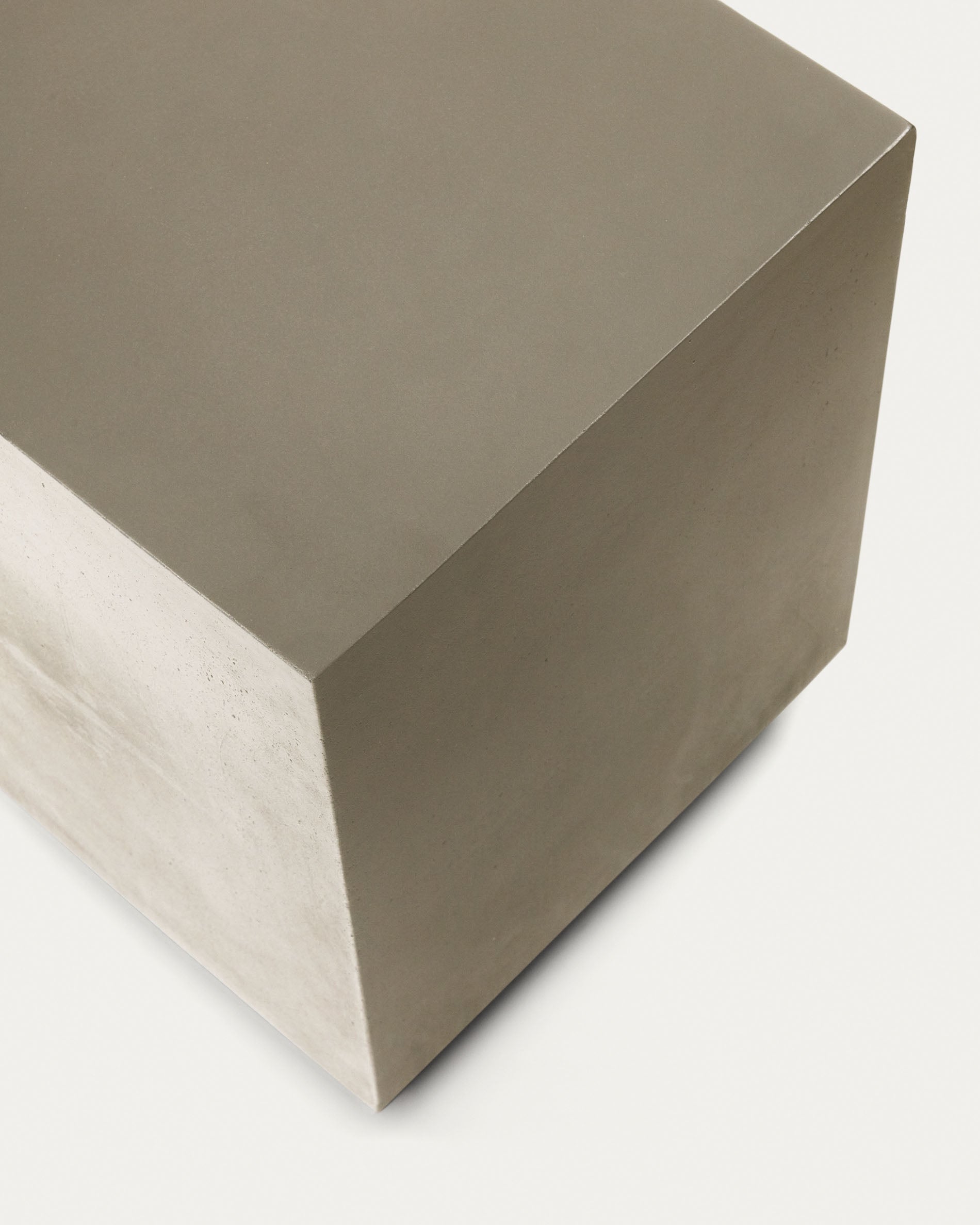 Rustella cement side table, 35 x 35 cm - Detail