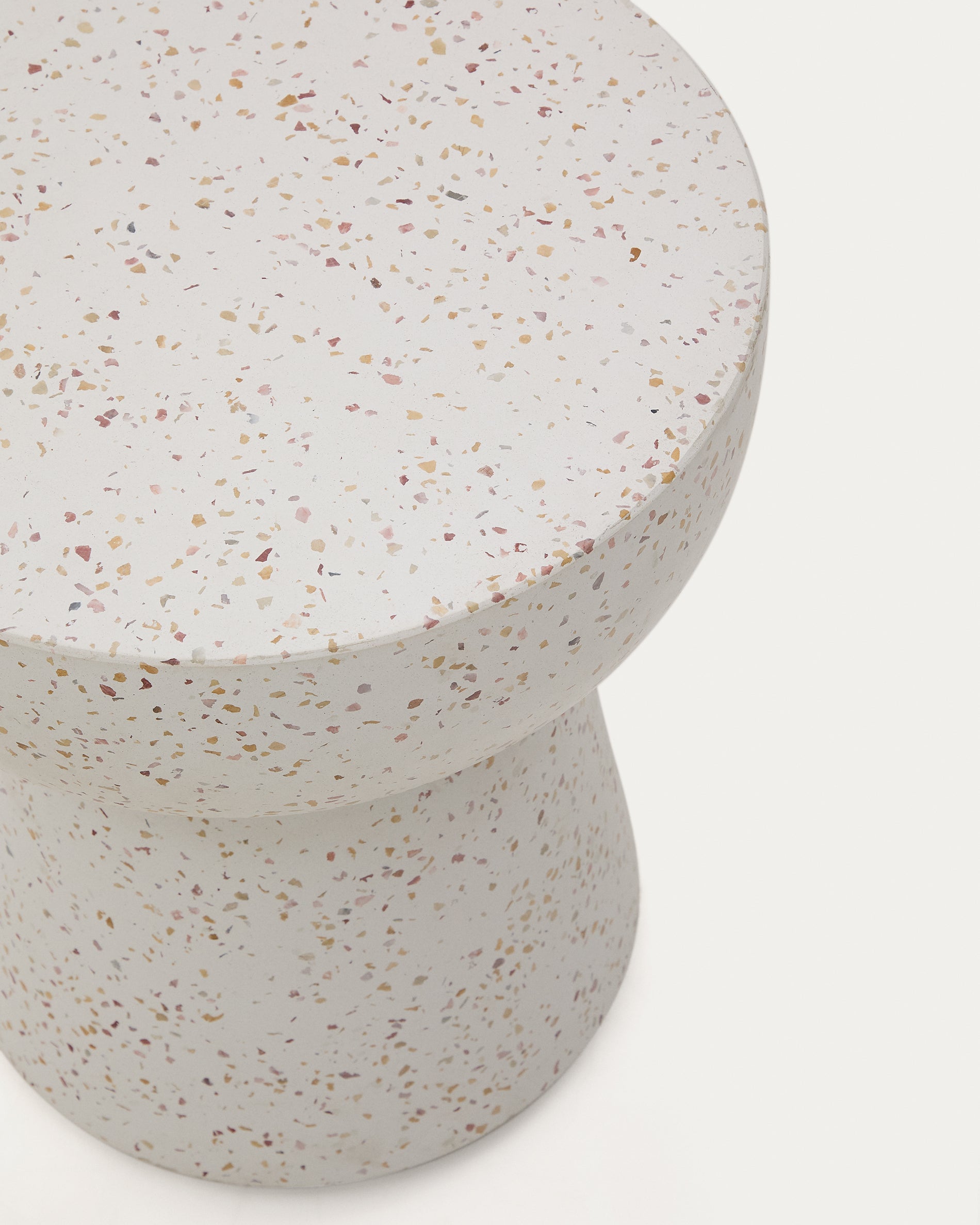 Pada white terrazzo side table, Ø 40 cm - Detail