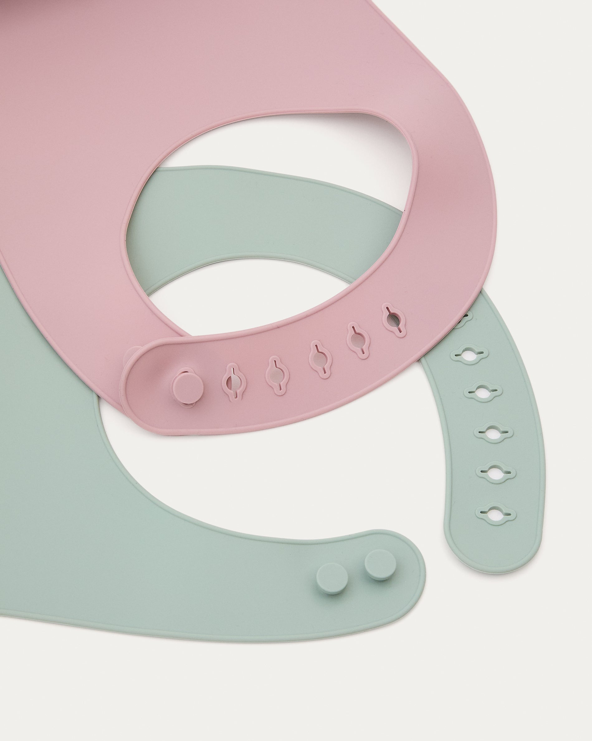 Lili set of two bibs in pink and turquoise silicone - Detail