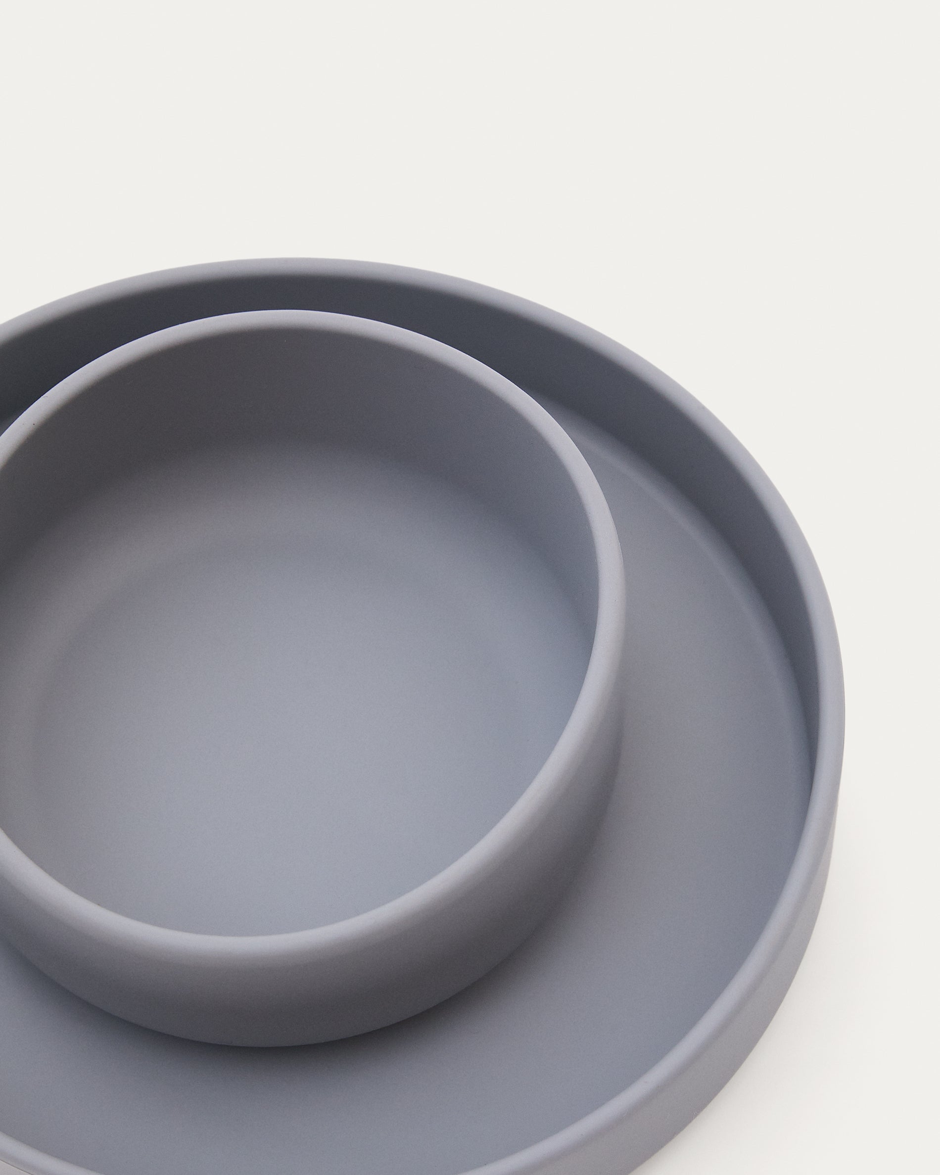 Lili plate and bowl set in blue silicone - Detail