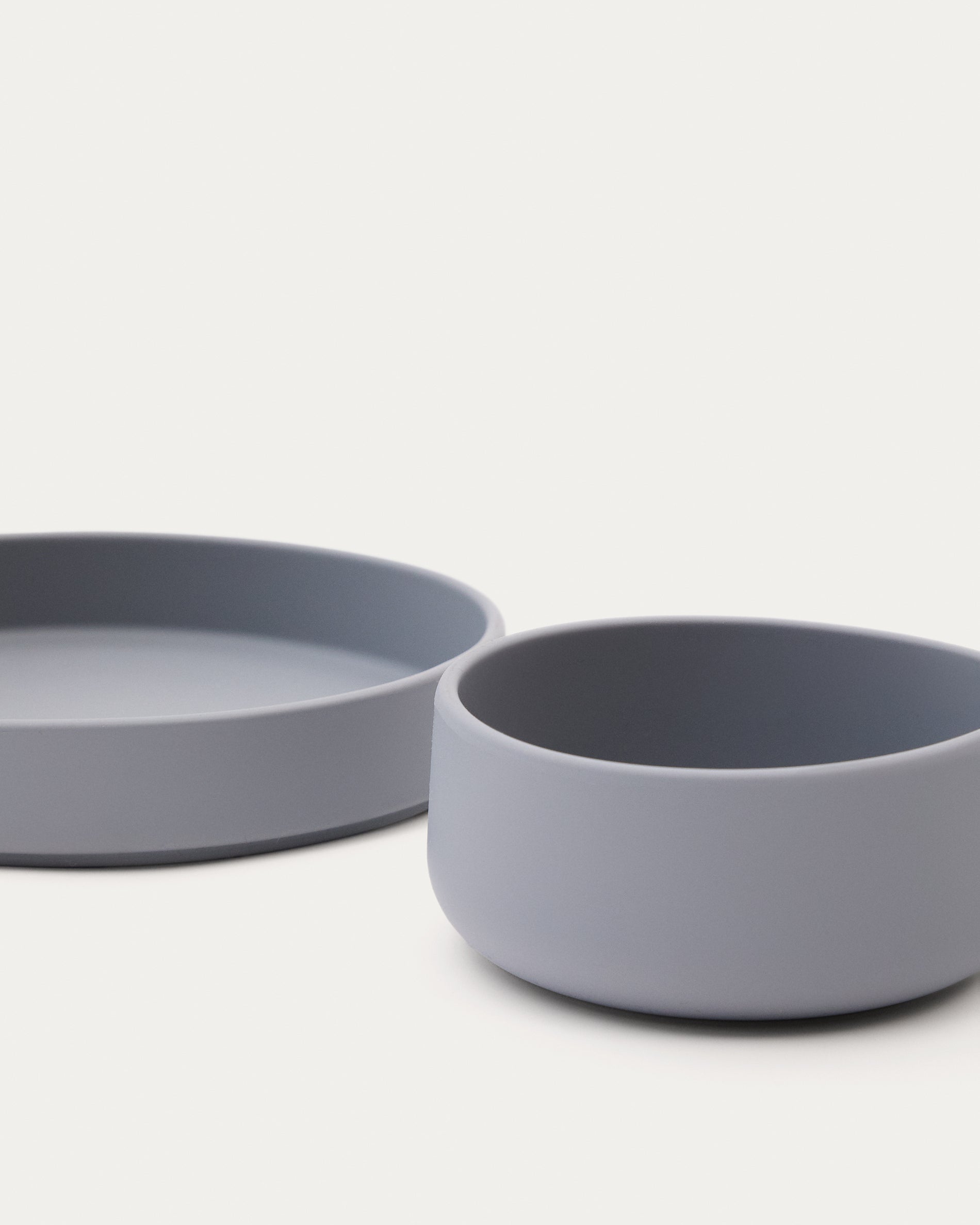 Lili plate and bowl set in blue silicone - Detail