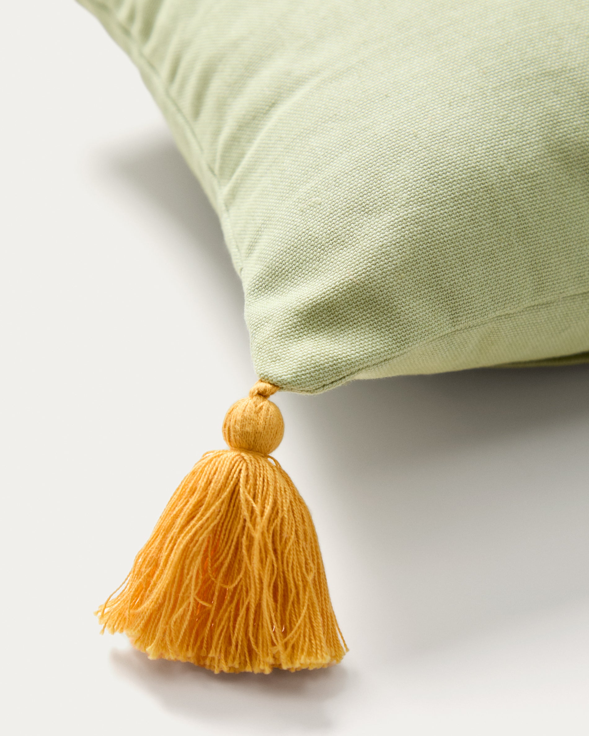 Tandani green cotton cushion cover with multicoloured embroidered lettering 30 x 50cm - Detail
