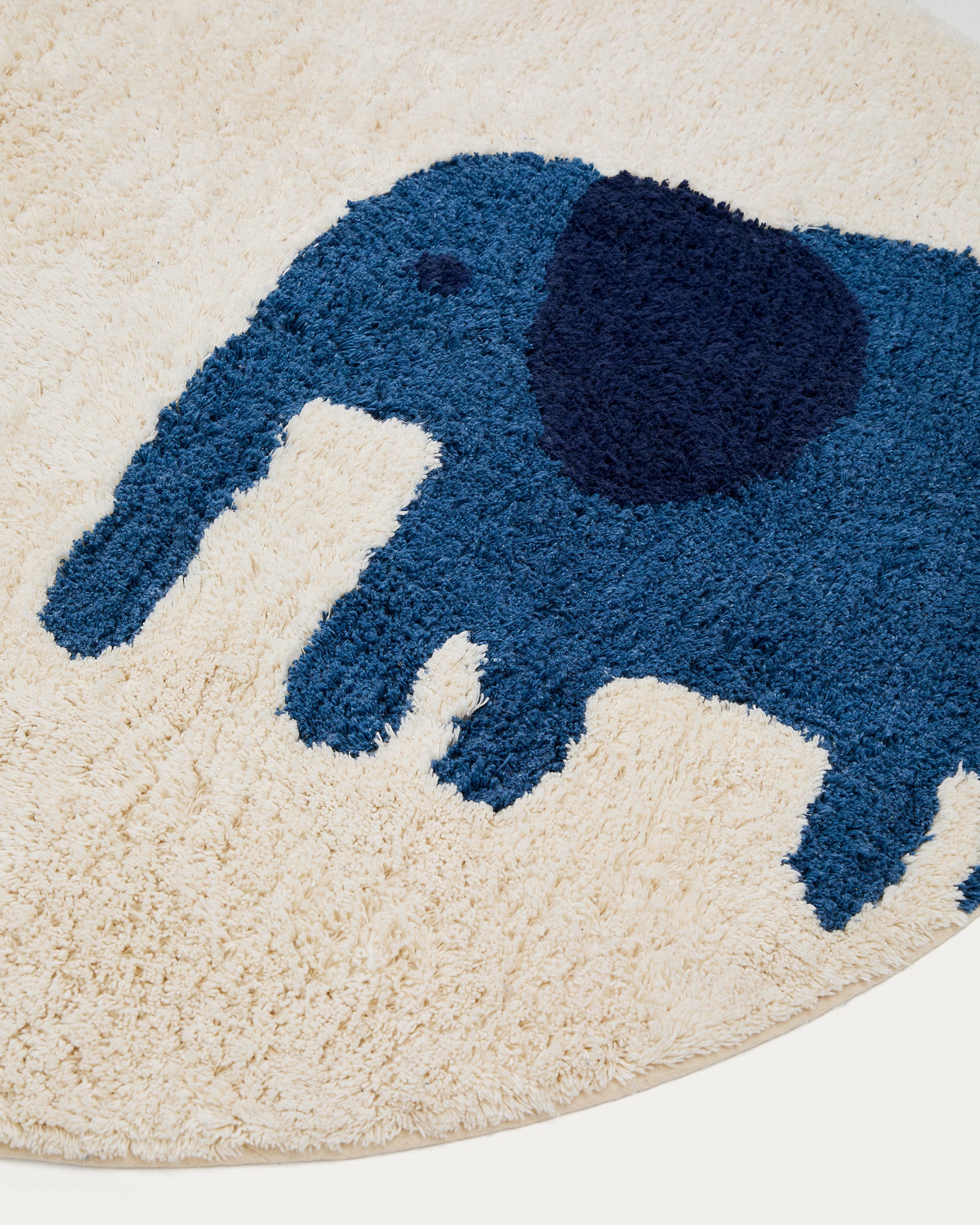 Tandani beige cotton round rug with blue elephant Ø 100cm - Detail