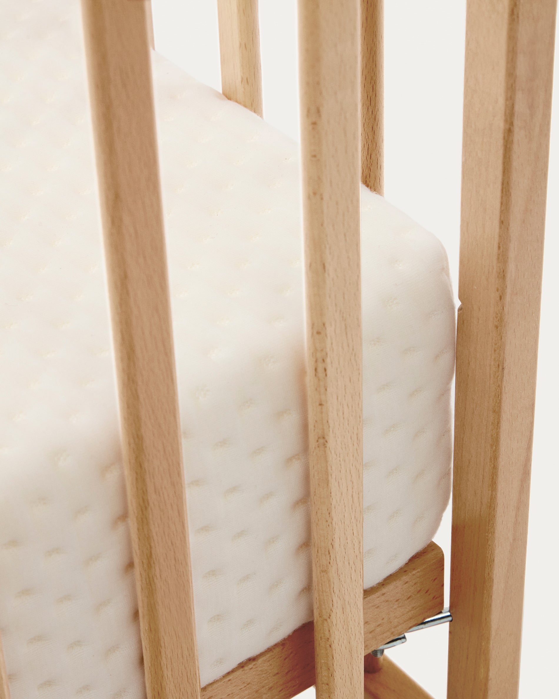 Shantal solid ash wood cot in natural finish, 60 x 120 cm - Detail