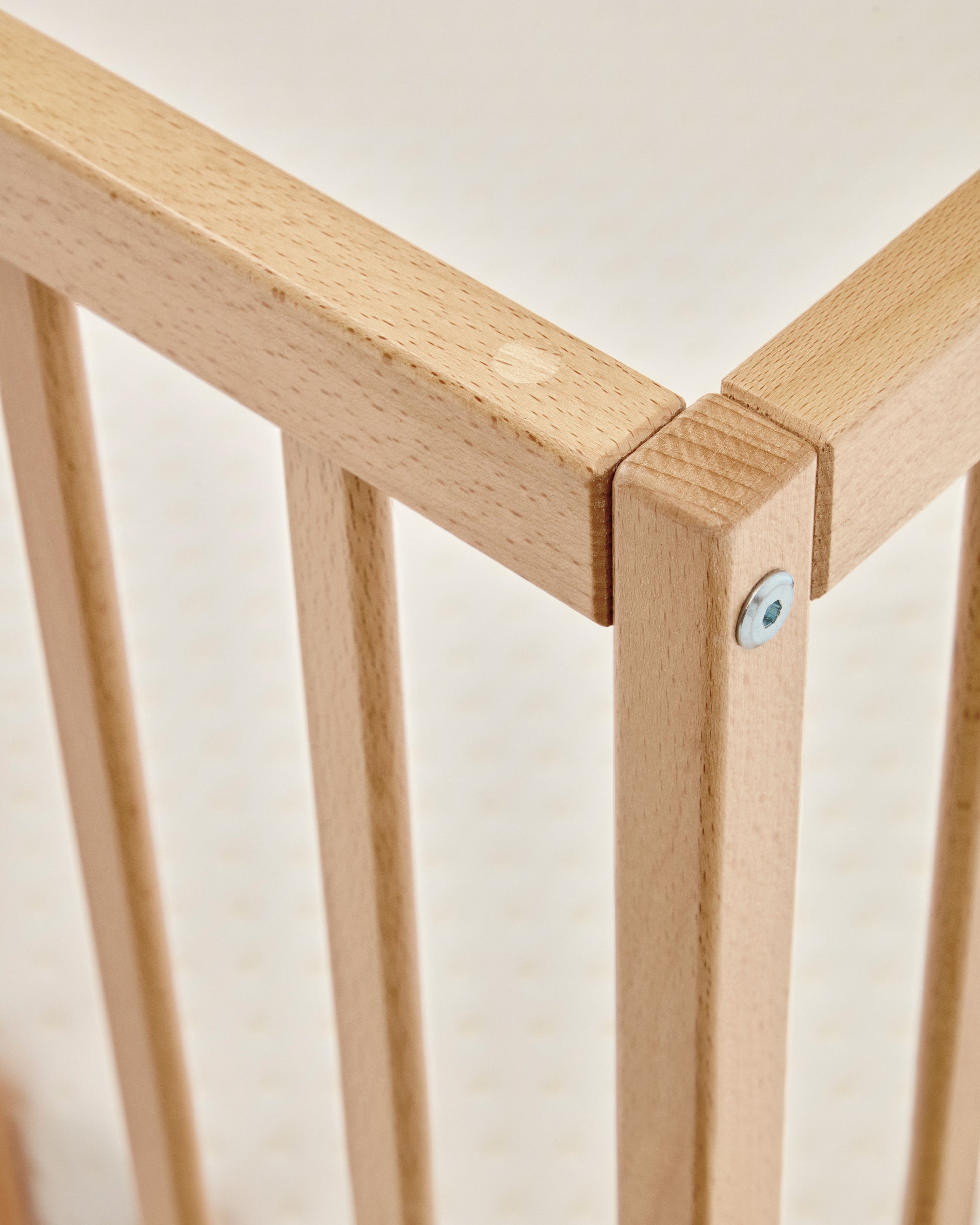 Shantal solid ash wood cot in natural finish, 60 x 120 cm - Detail