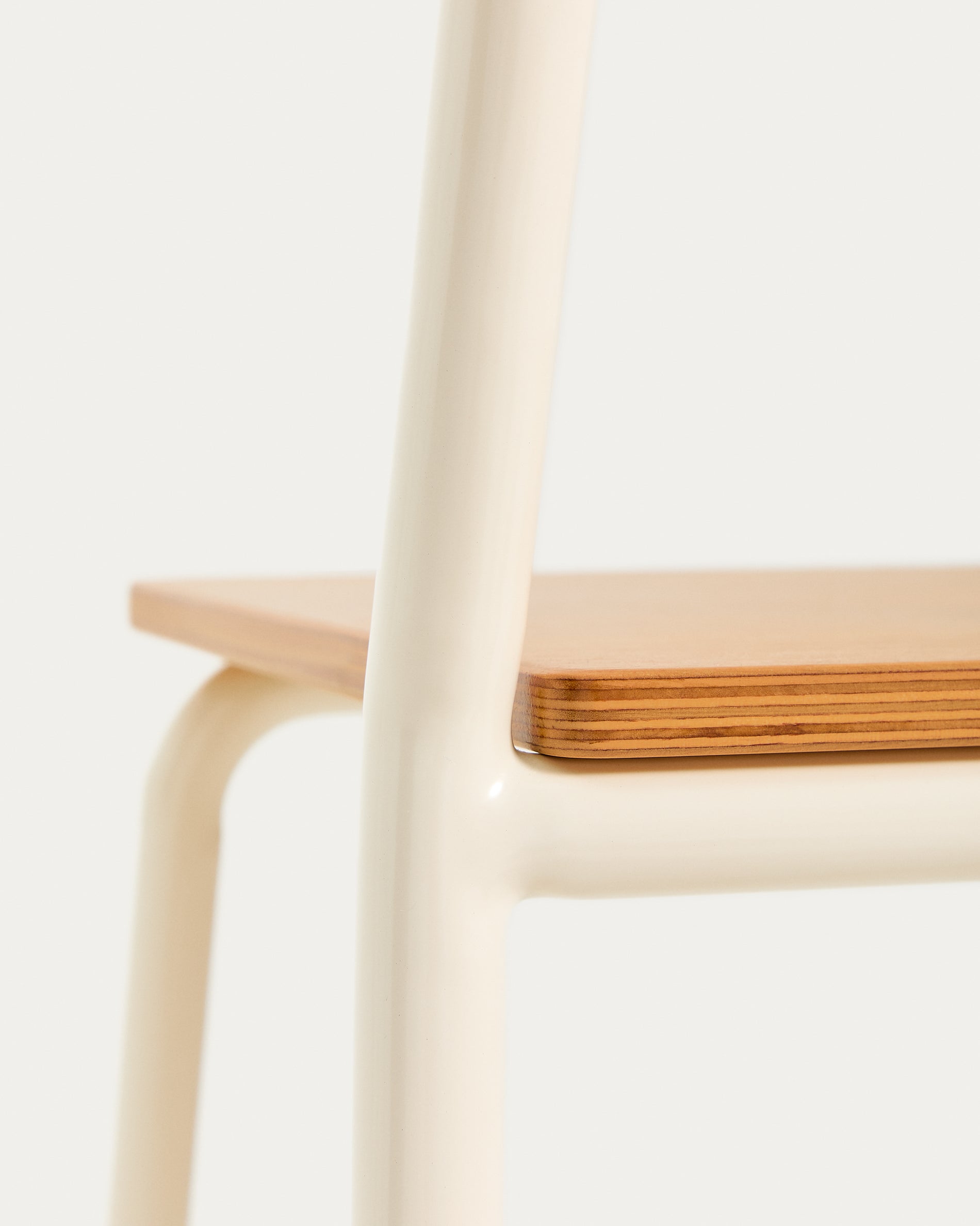 Tinn ash veneer chair with a beige metal structure - Detail
