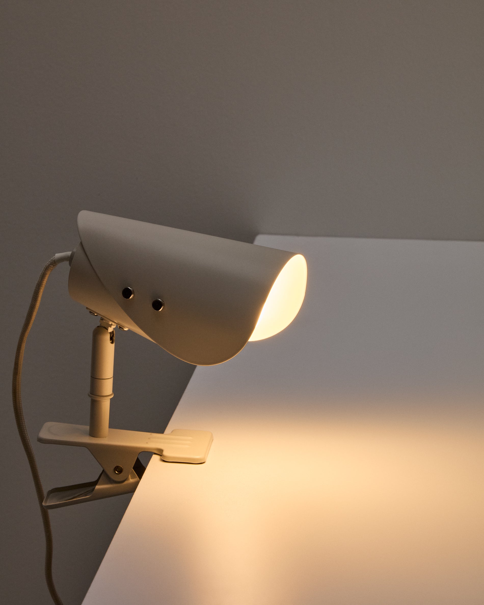 Jula small lamp with clamp in grey metal - Detail