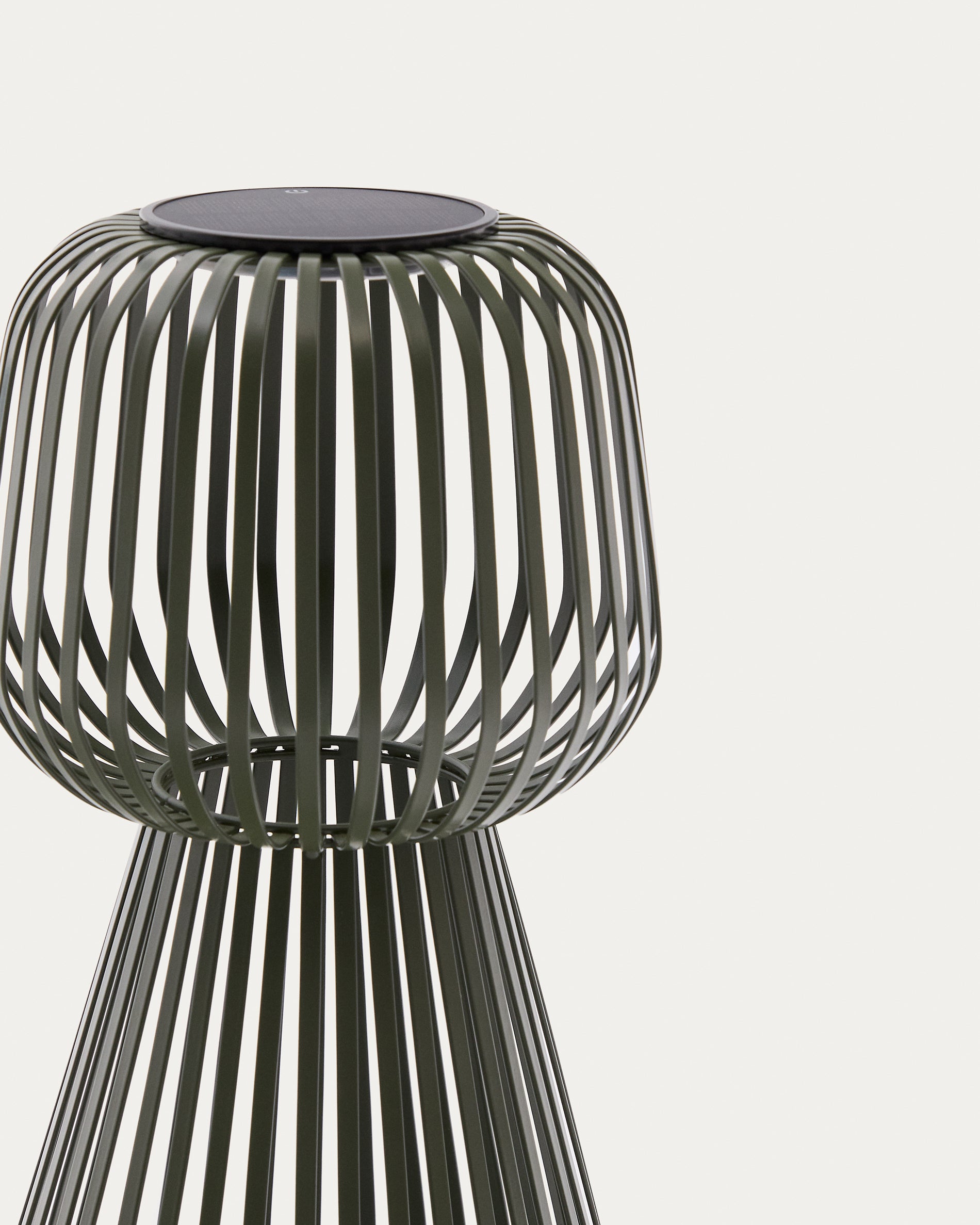 Reiba green metal solar table lamp - Detail