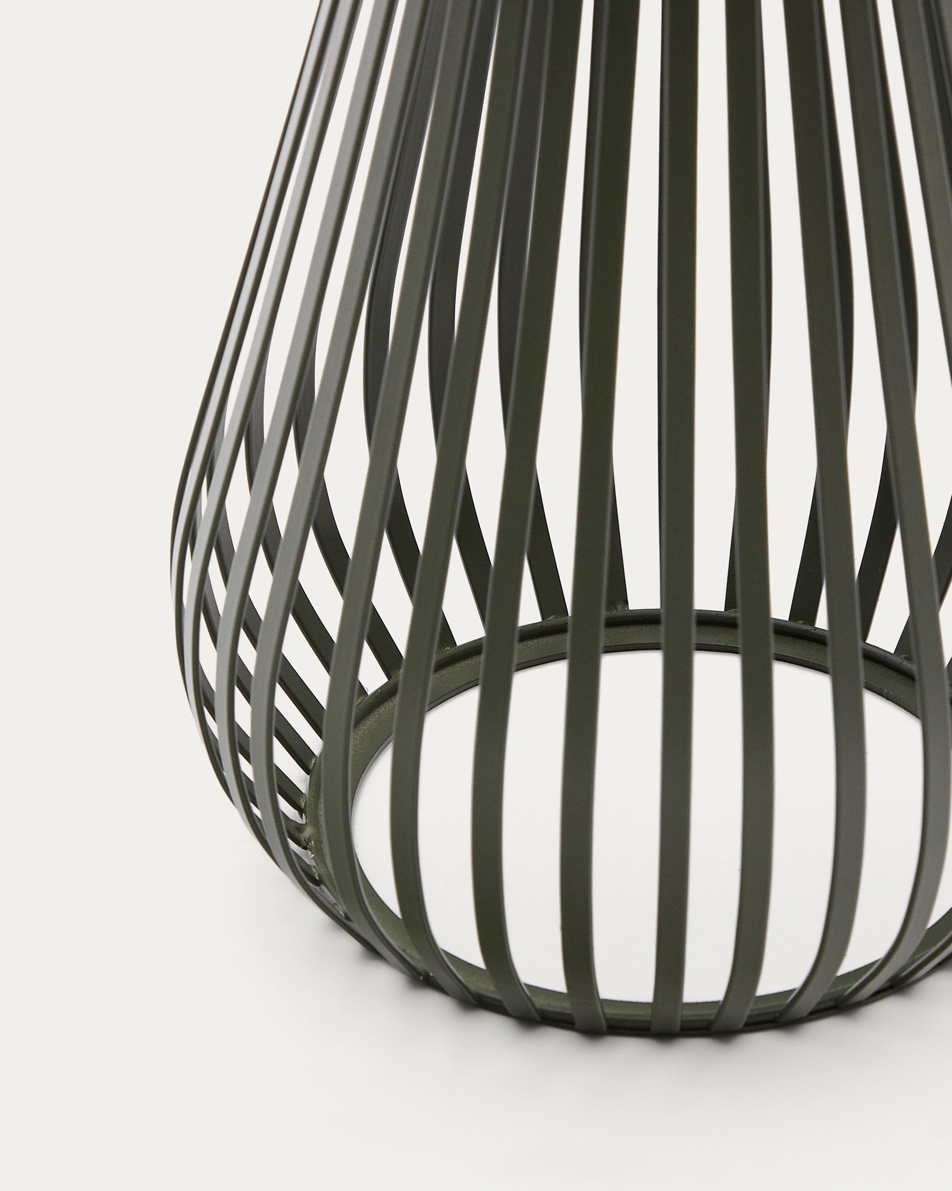 Reiba green metal solar table lamp - Detail