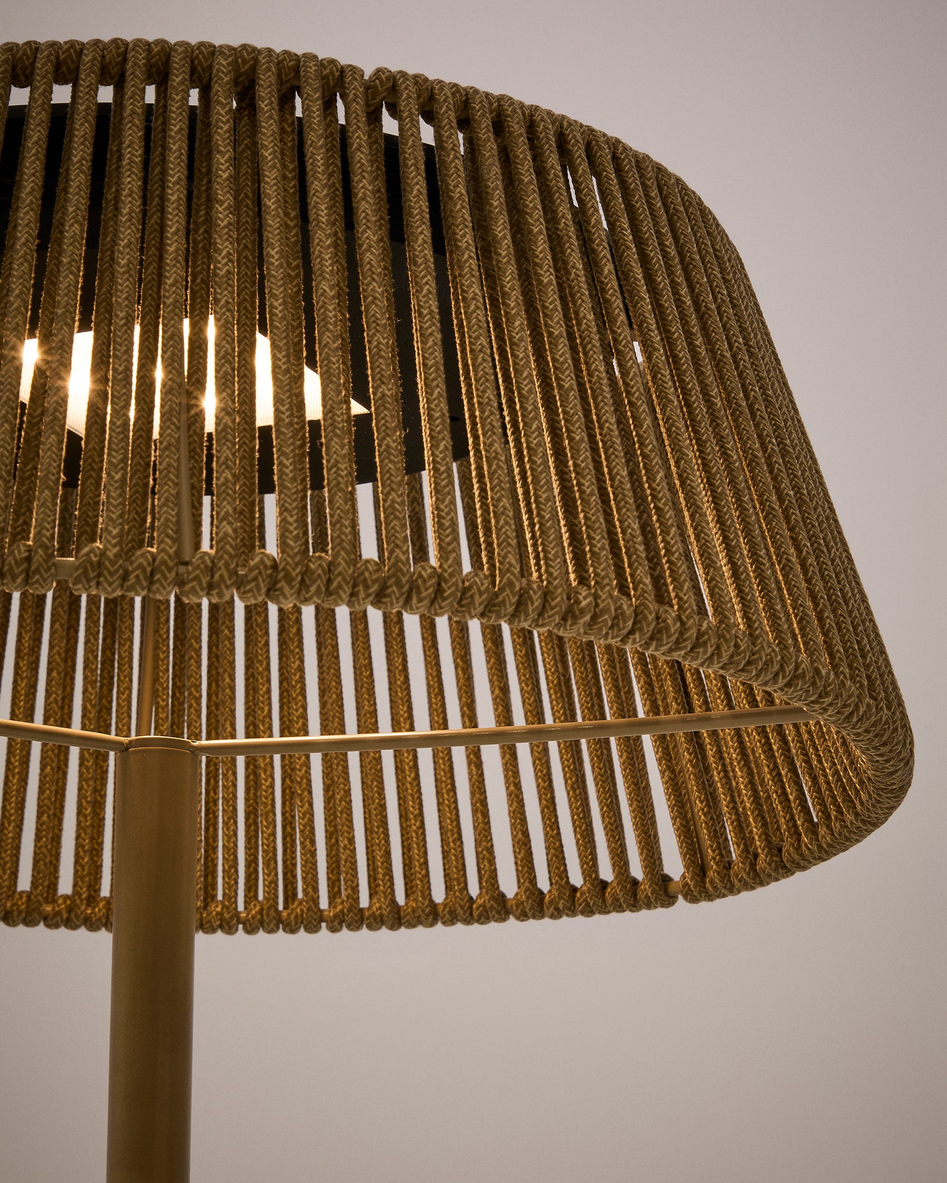 Aldet outdoor solar floor lamp in beige mottled rope cord with beige metal stand Ø46cm - Detail