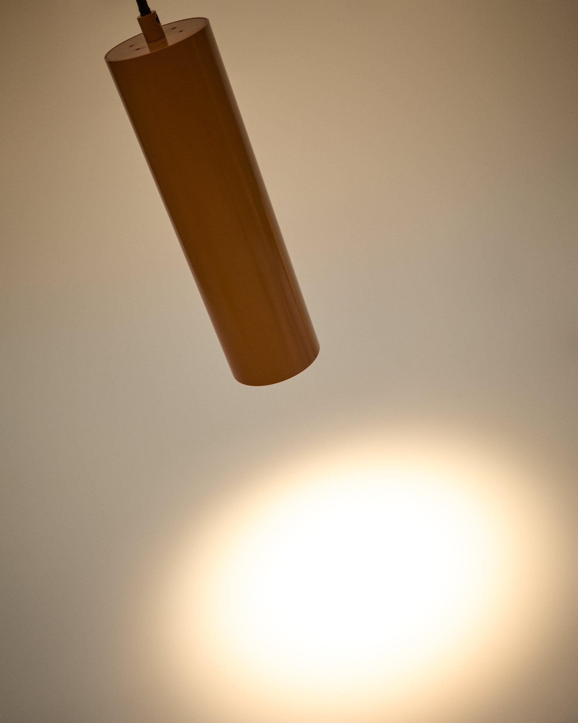 Andia aluminium ceiling lamp with terracotta painted finish - Detail