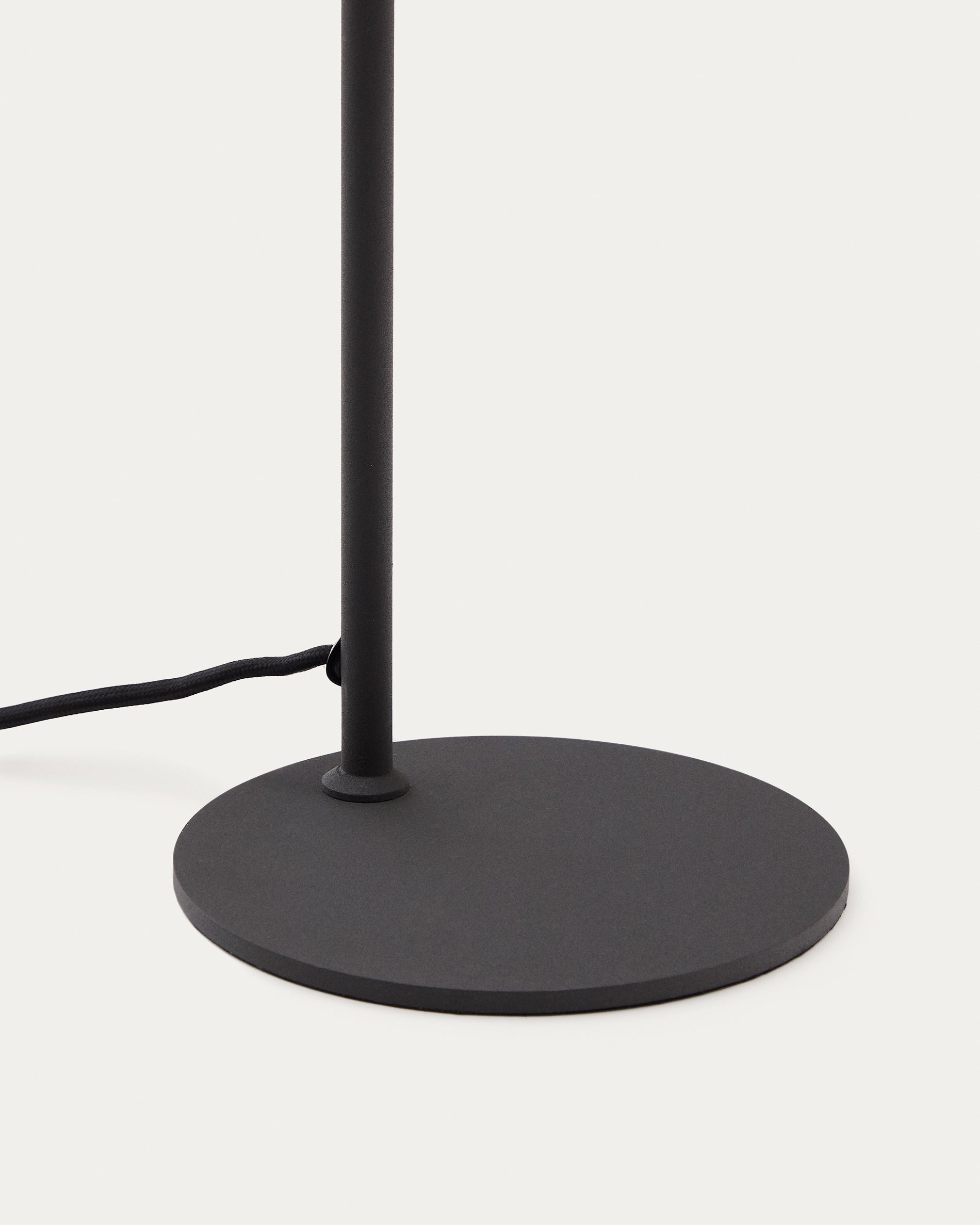 Manie metal desk lamp in metal with black cast-iron-effect finish