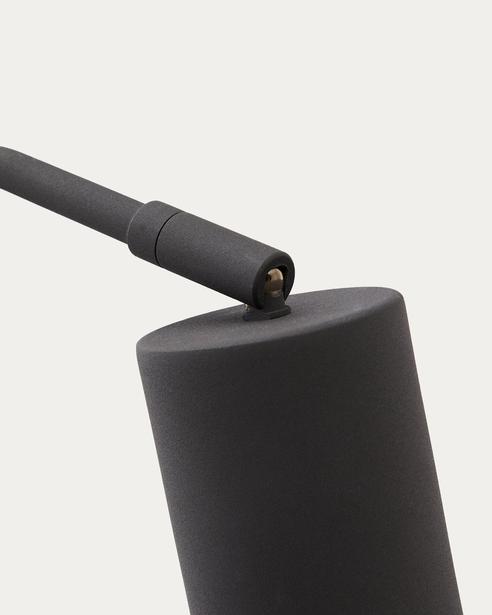Manie metal desk lamp in metal with black cast-iron-effect finish