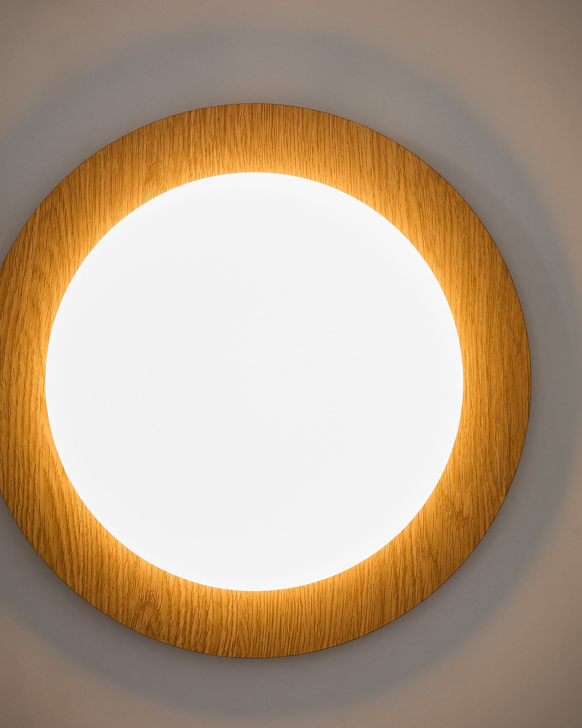 Novae ceiling lamp in light wood-effect brushed steel and frosted glass Ø 40 cm - Detail