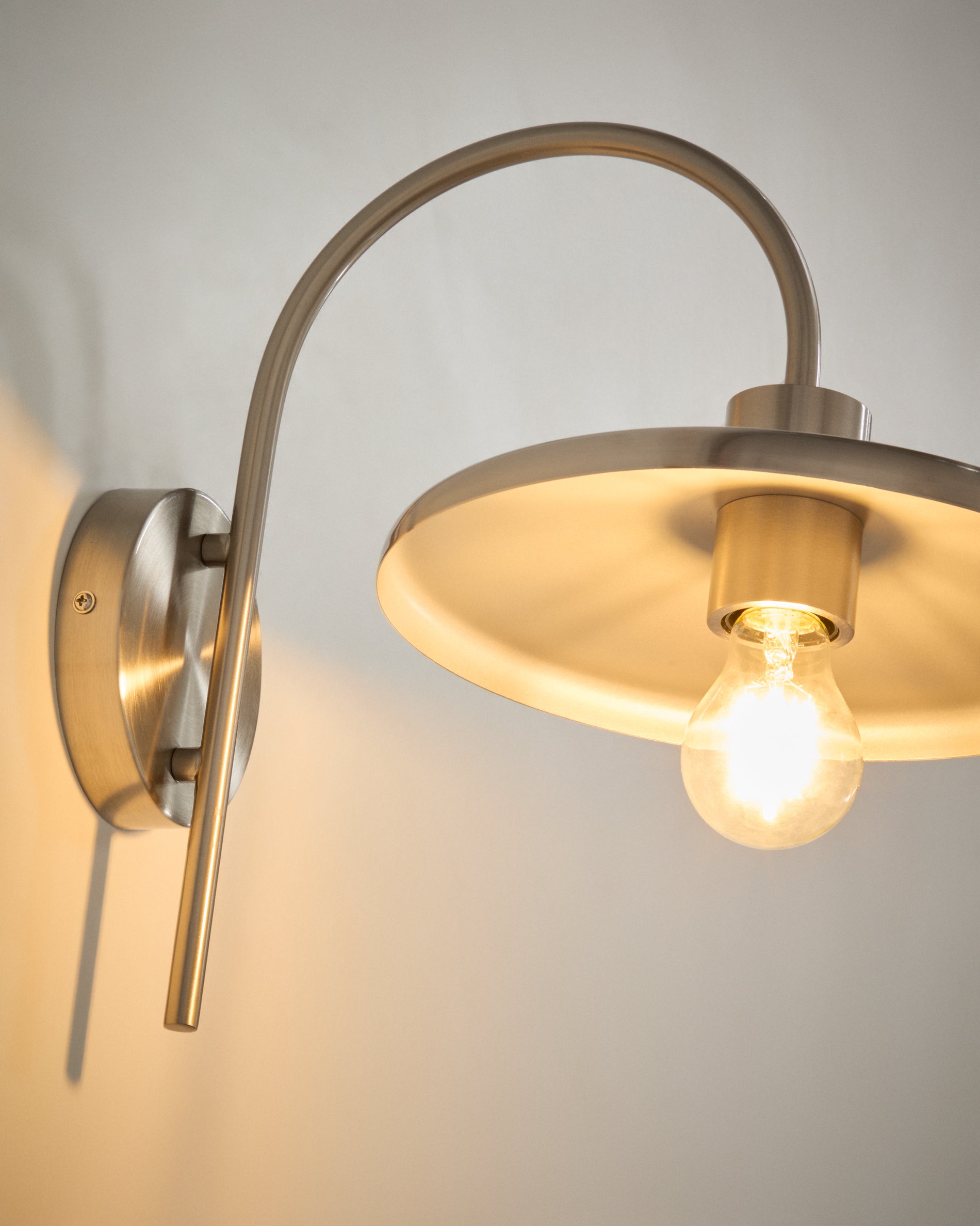 Nuvira wall light in light grey brushed metal - Detail