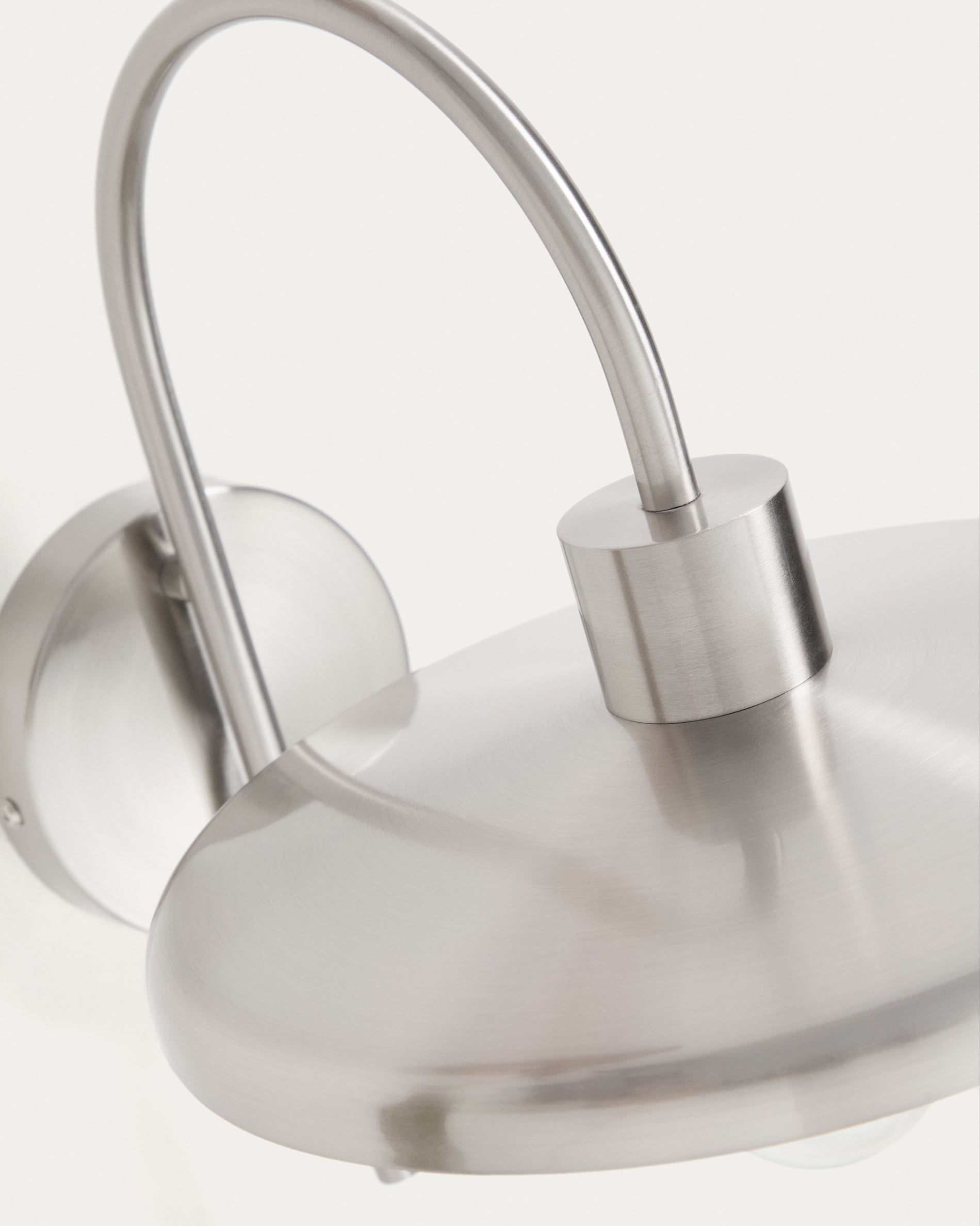Nuvira wall light in light grey brushed metal - Detail