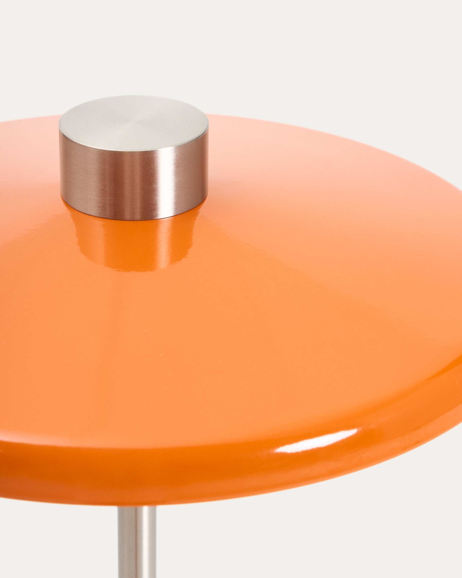 Nuvira floor lamp in light grey brushed metal and orange lampshade - Detail