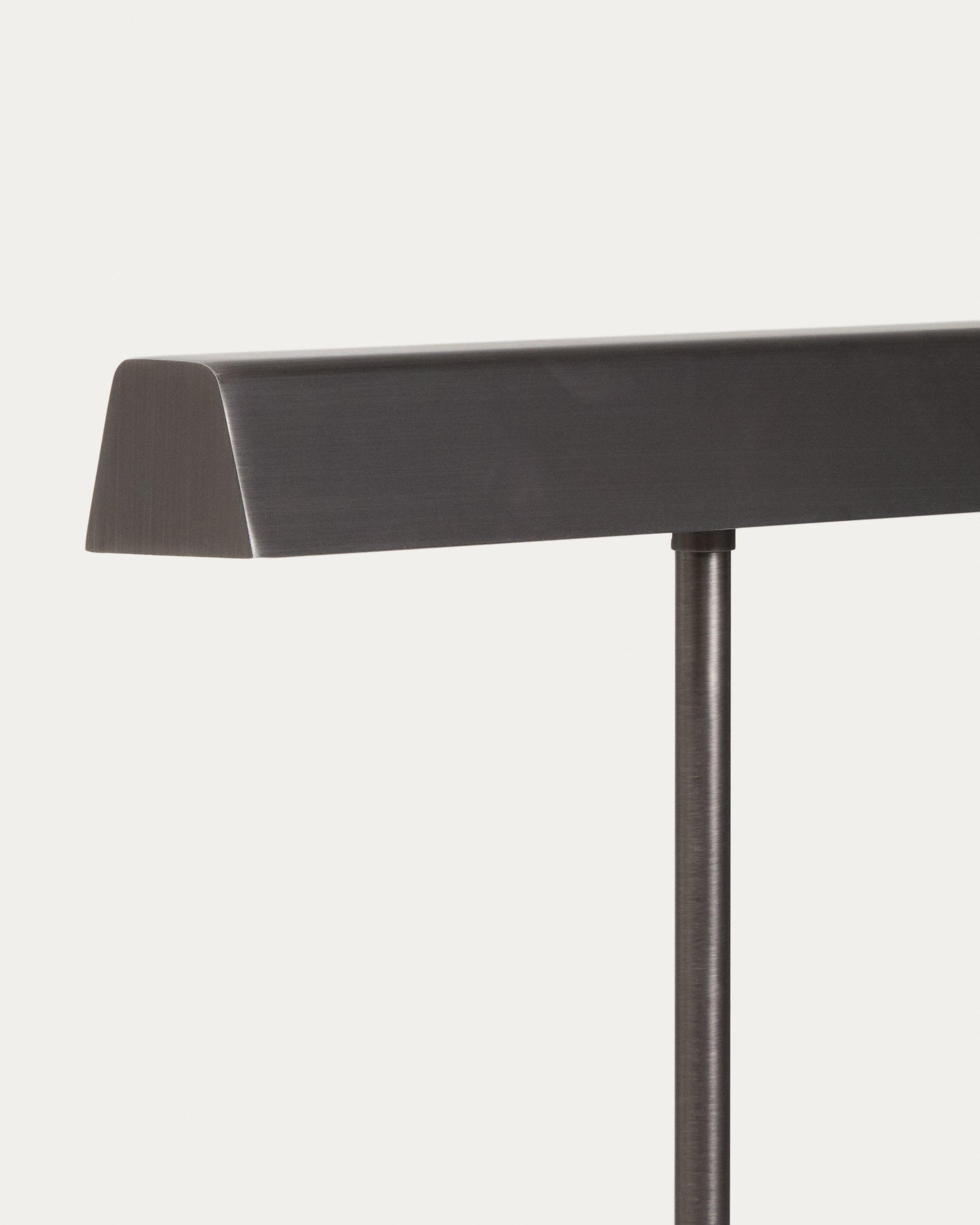 Lynor brushed metal floor lamp with black marble base - Detail