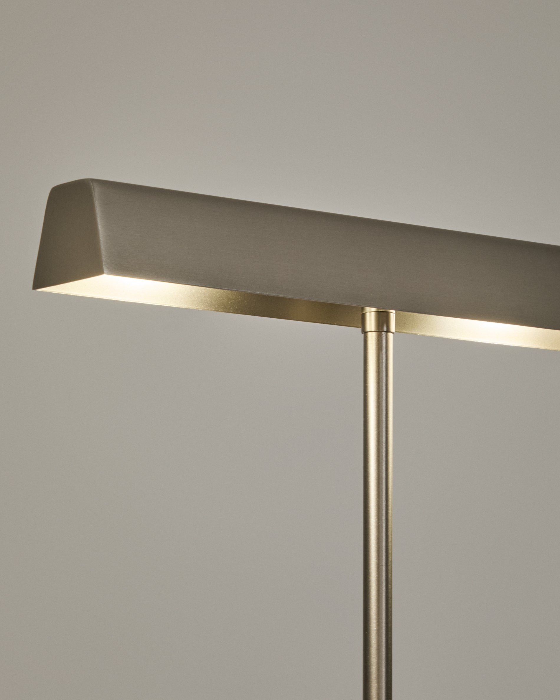 Lynor brushed metal floor lamp with white marble base - Detail