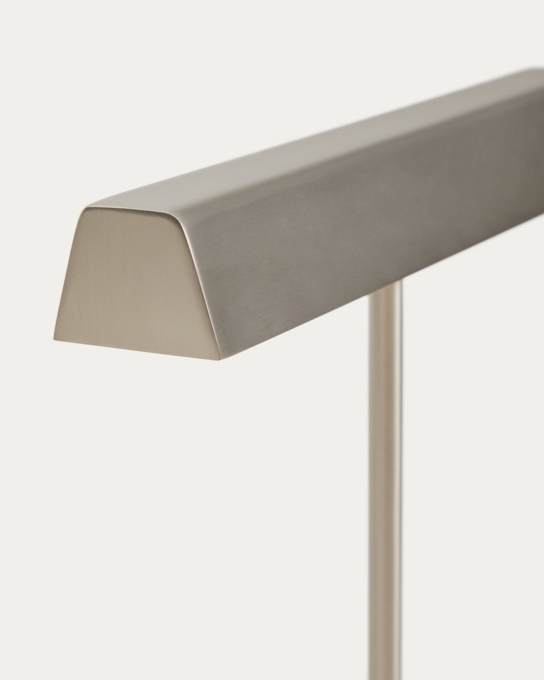 Lynor brushed metal table lamp with white marble base - Detail