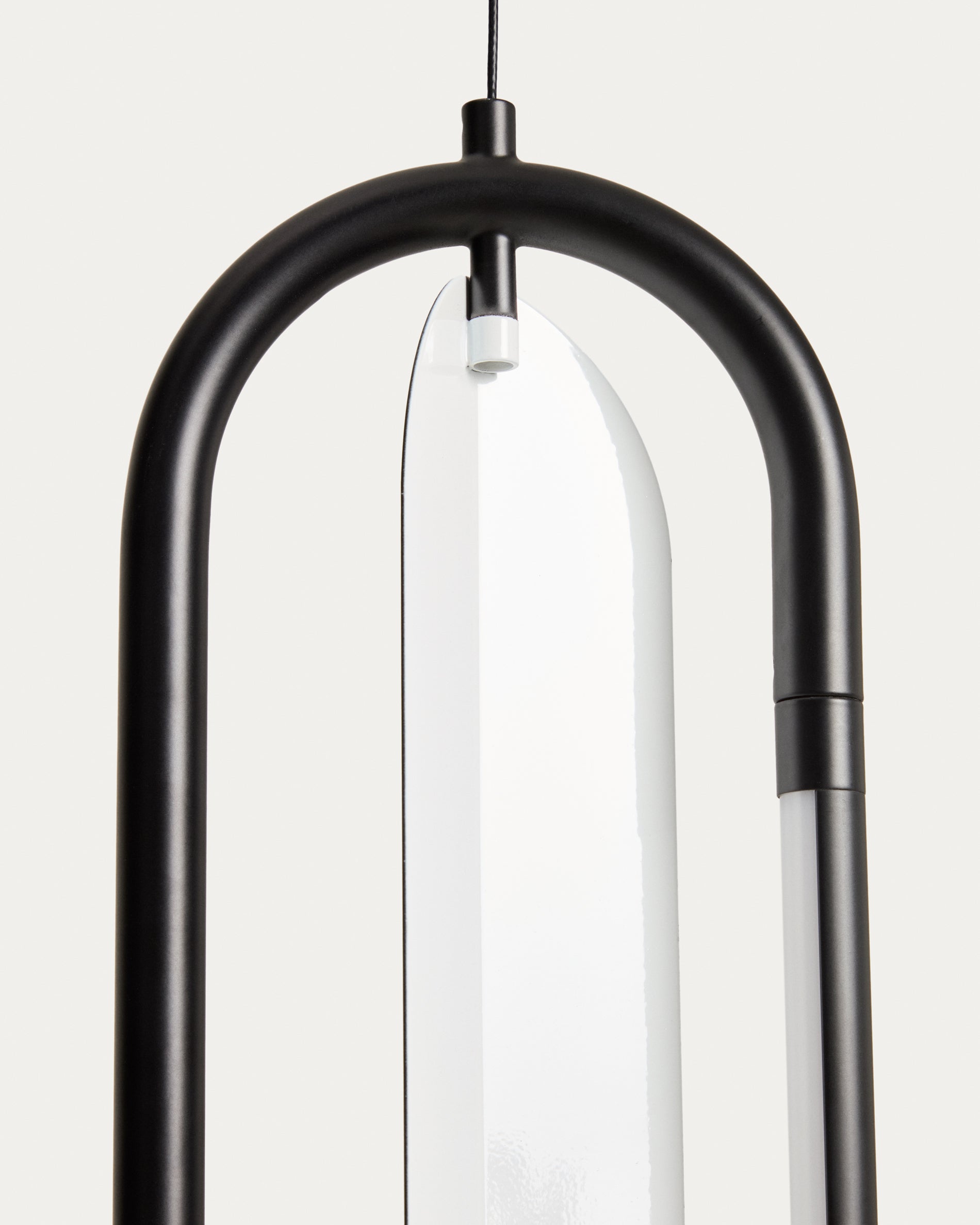 Bow black aluminium ceiling lamp Ø 16 cm - Detail