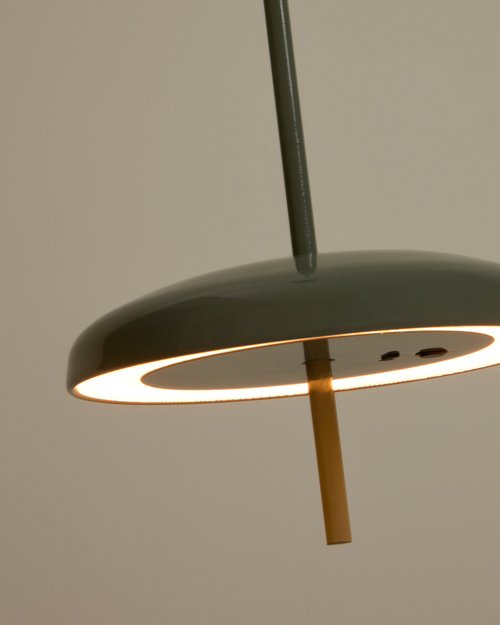 Porte light green aluminium portable ceiling lamp Ø 16 cm - Detail