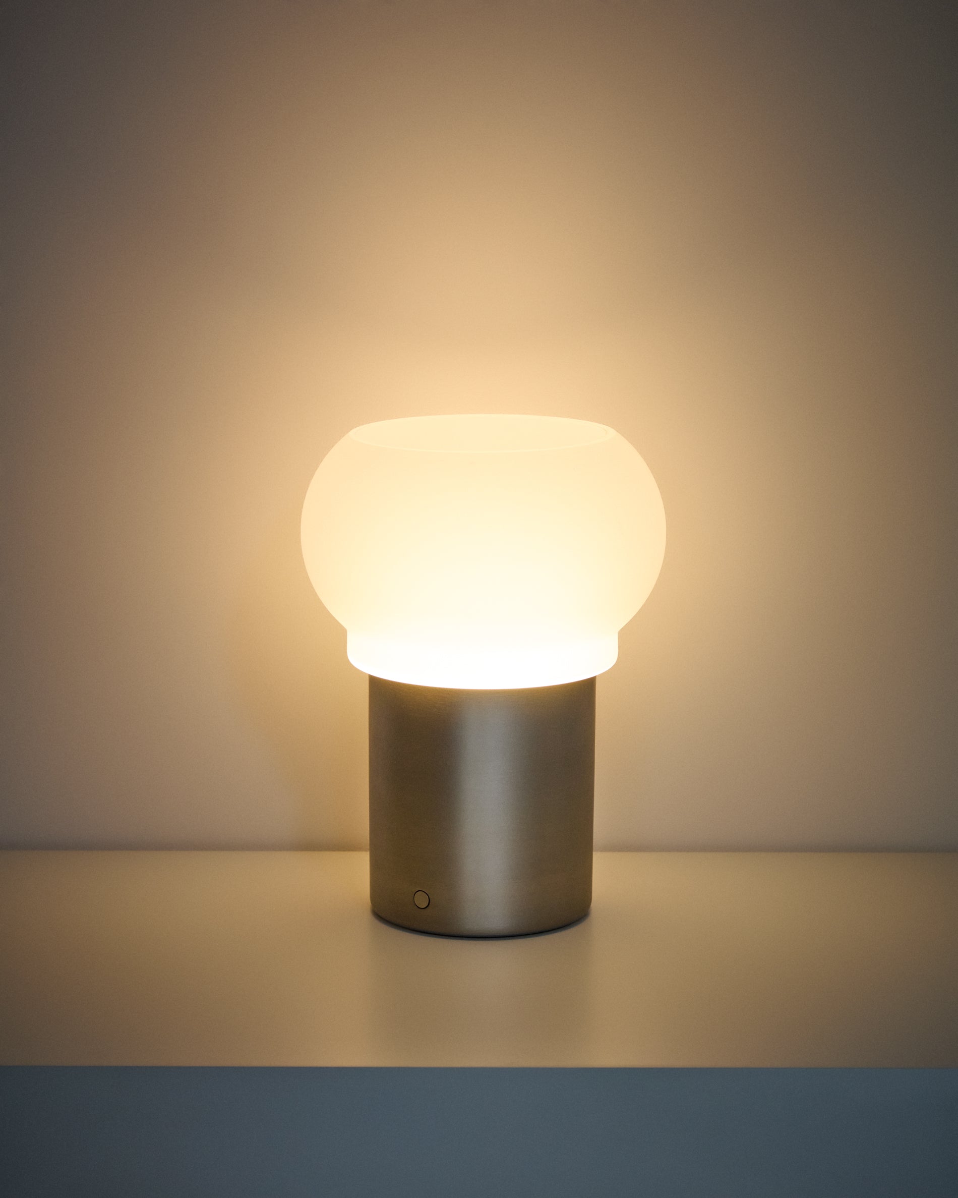 Leruna LED table lamp in frosted glass and metal with a galvanised finish Ø 20 cm - Product View