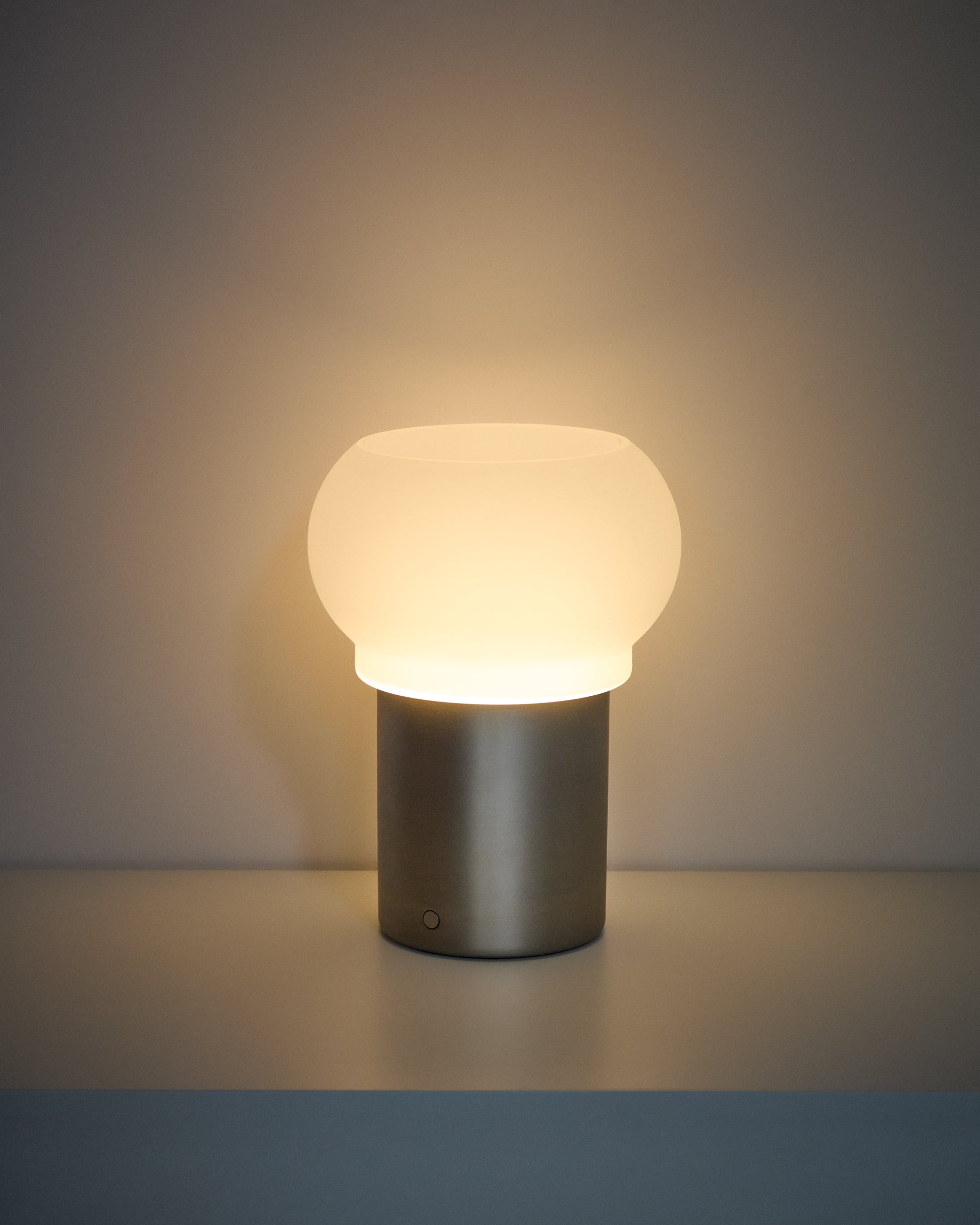 Leruna LED table lamp in frosted glass and metal with a galvanised finish Ø 20 cm - Product View