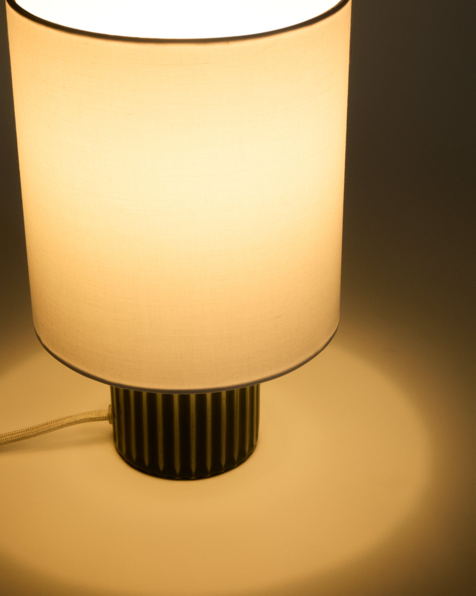 Eshe ceramic table lamp with green and white finish - Detail