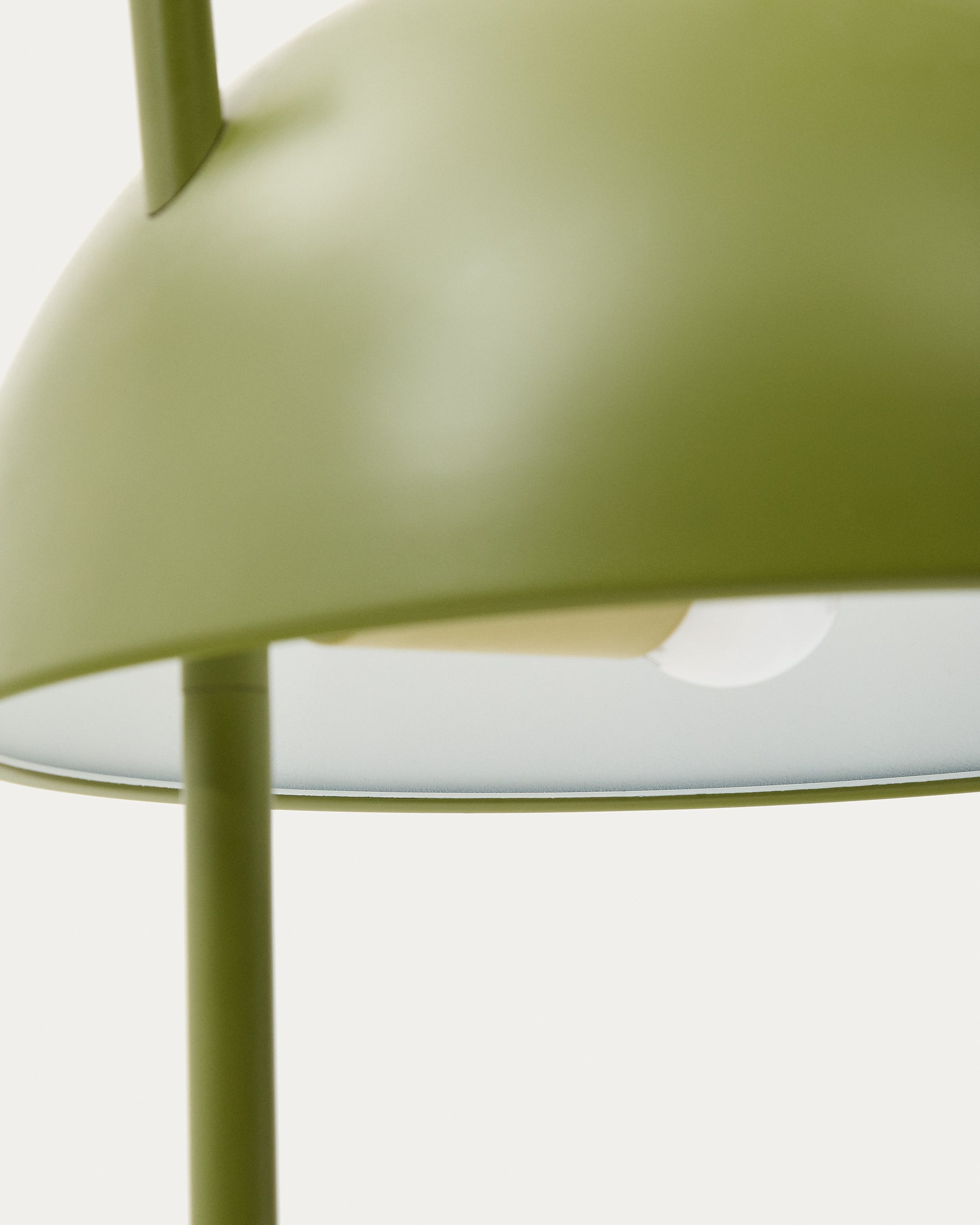 Catlar ash wood and metal floor lamp in a green painted finish - Detail