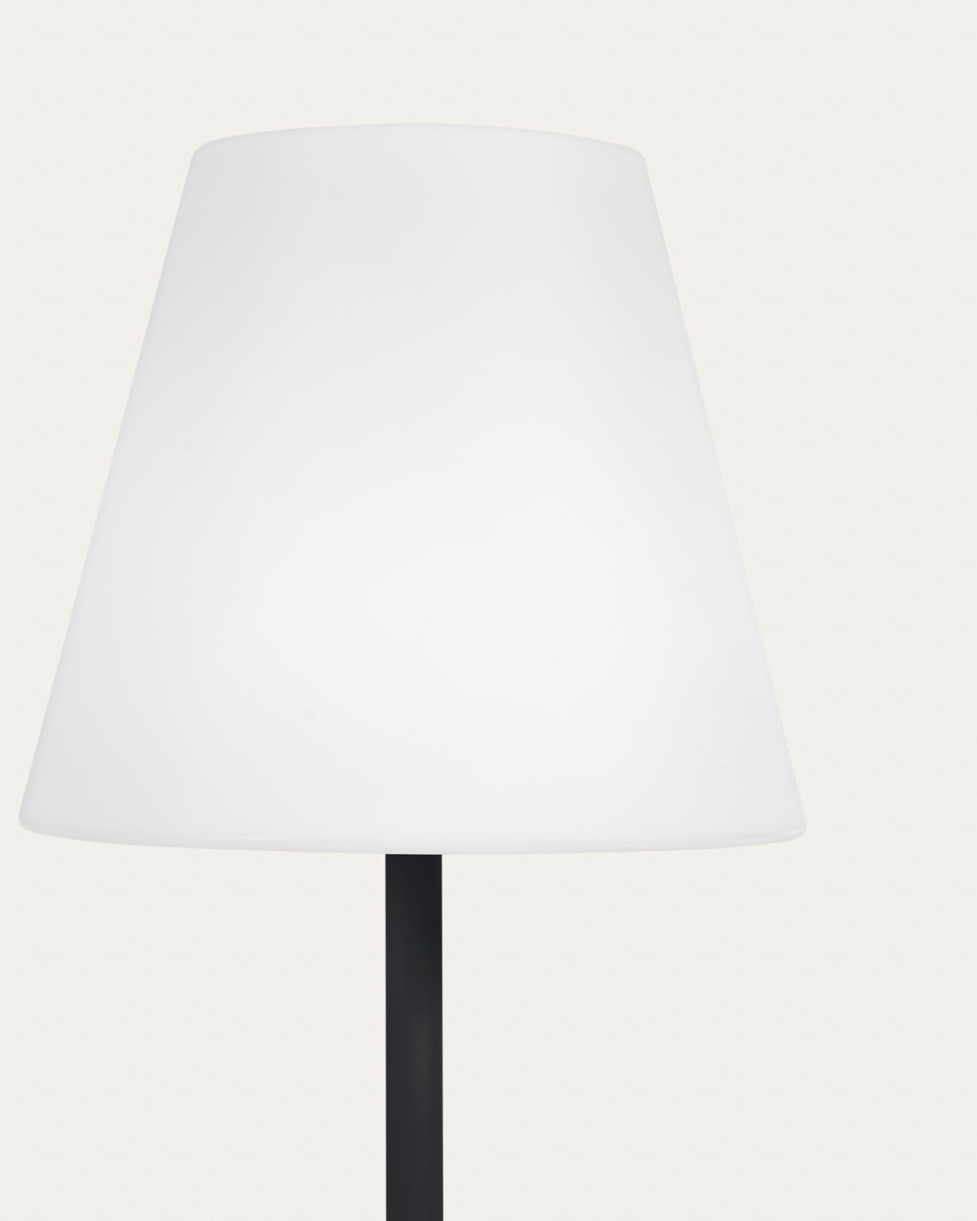 Outdoor solar floor lamp Amaray in steel with black finish 120 cm - Detail