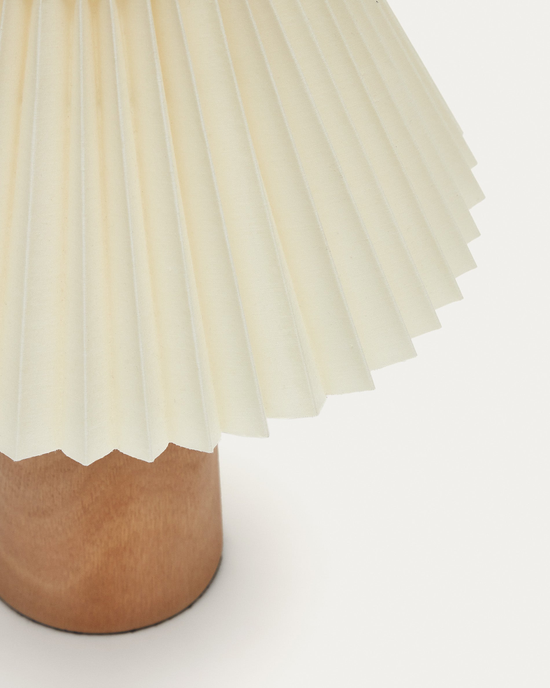 Benicarlo table lamp in wood with a natural, beige finish - Detail