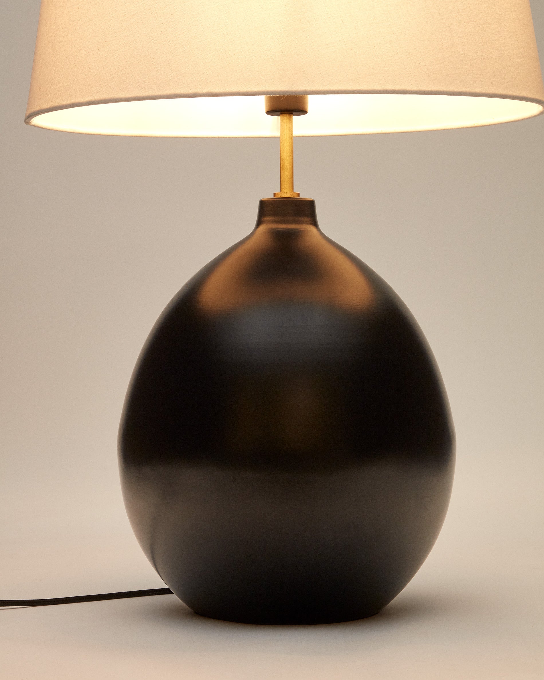 Foixa metal table lamp in black finish - Detail