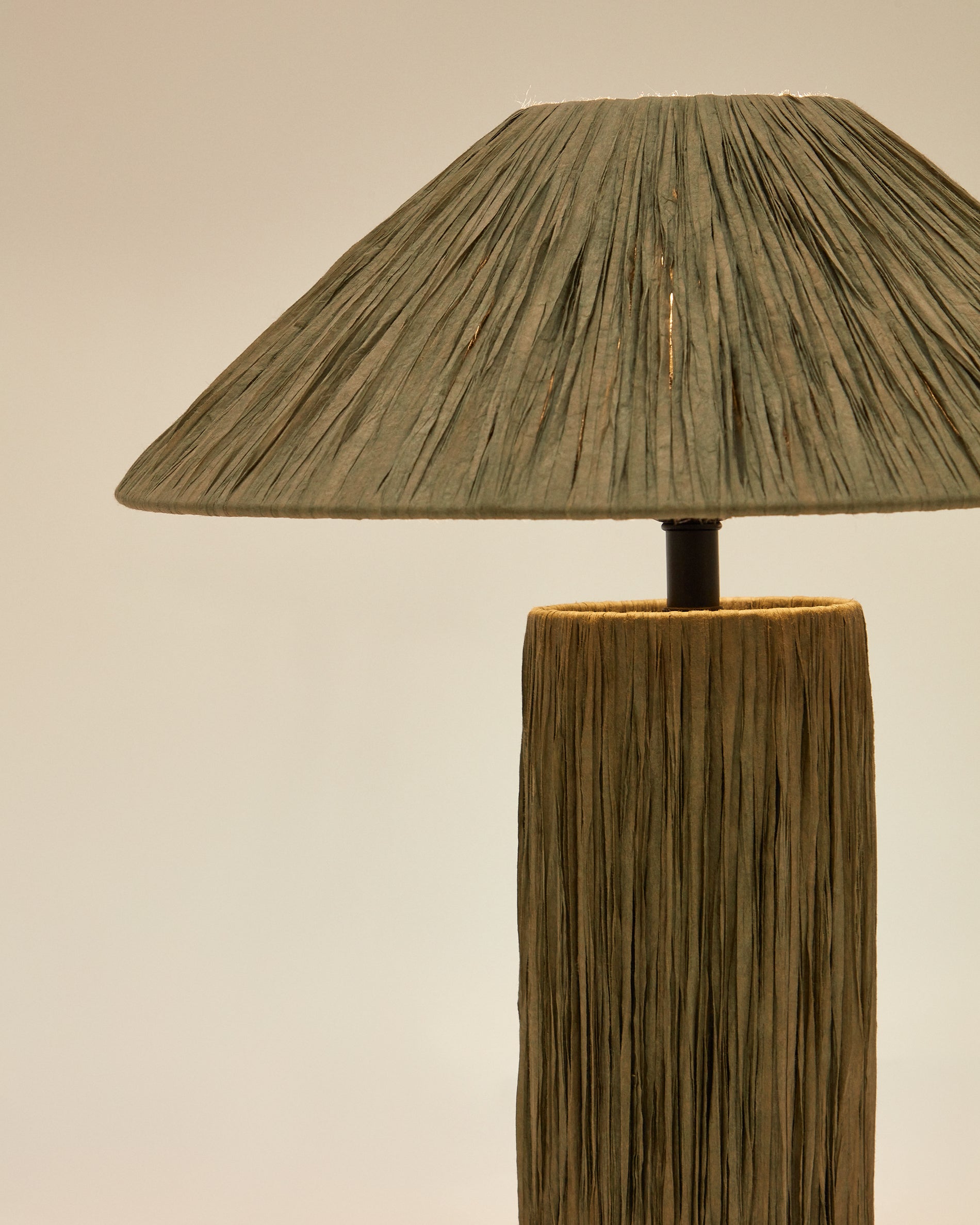 Samse table lamp in green raffia - Detail