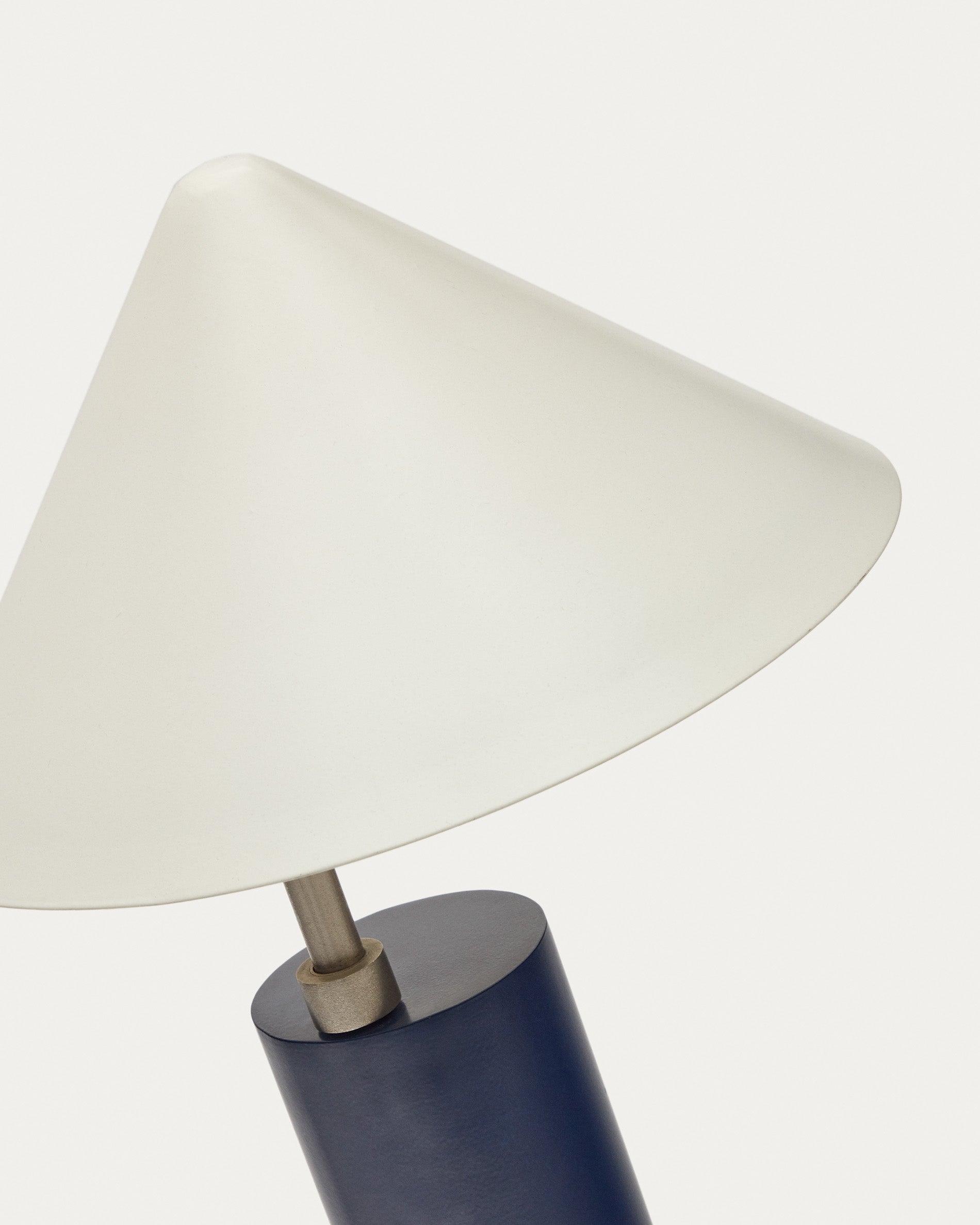 Shiva metal table lamp with blue and white painted finish - Detail