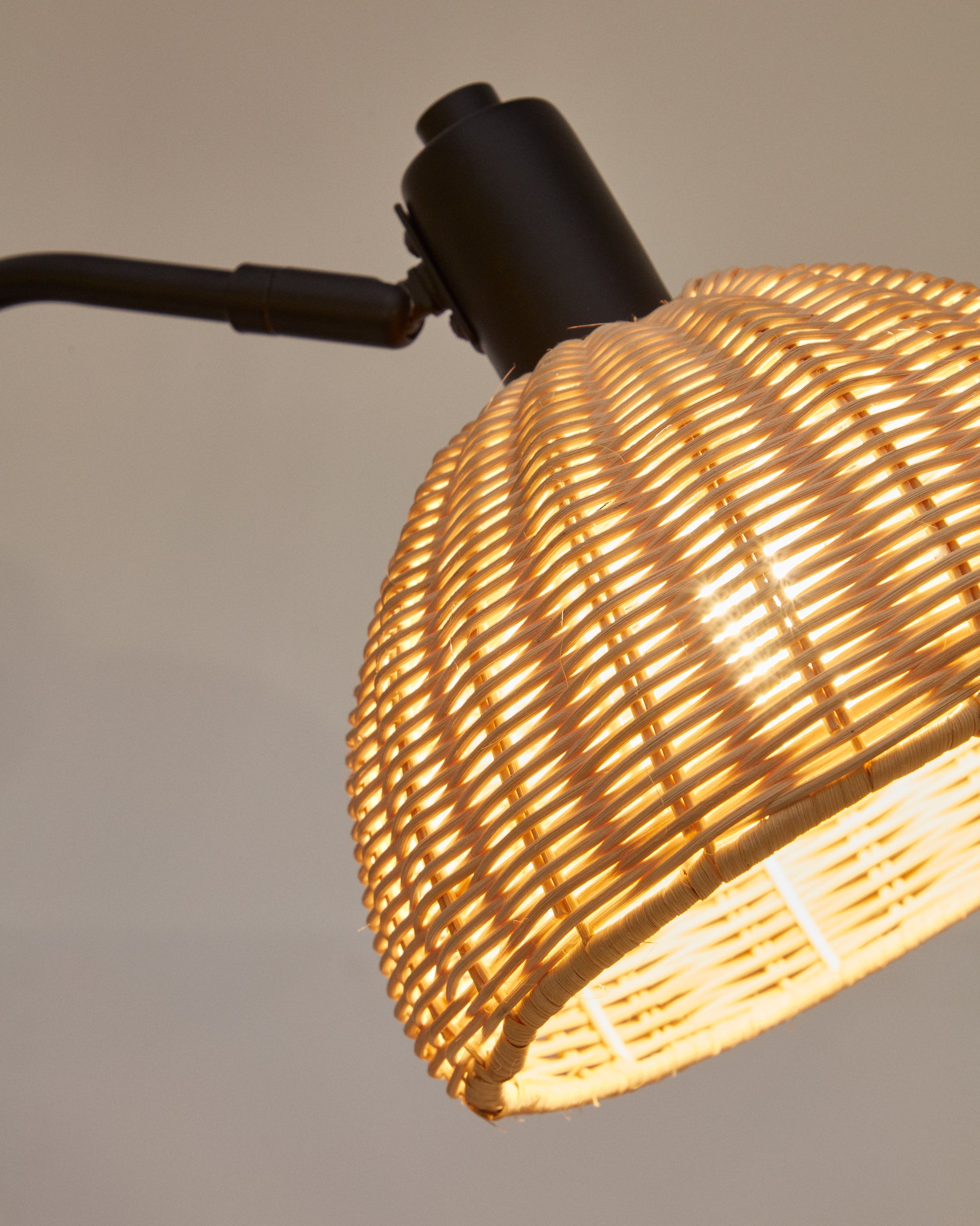 Damila table lamp in rattan and black metal - Detail