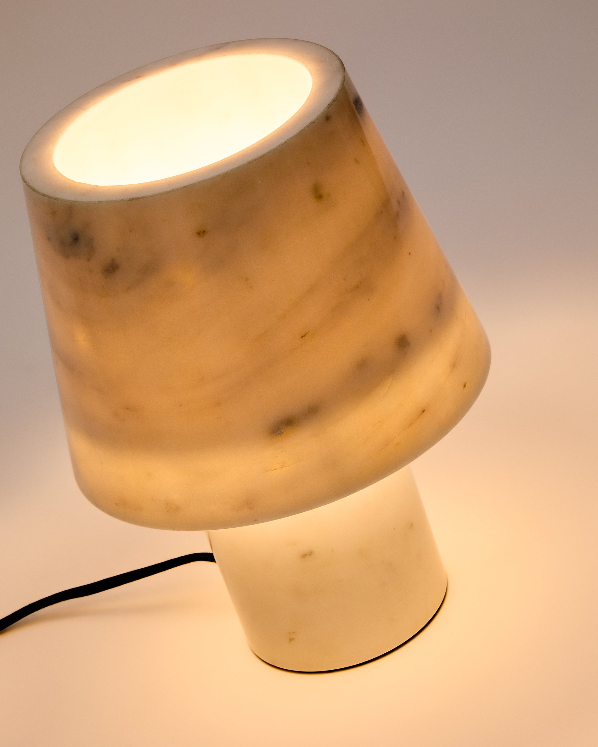 Alaro white marble table lamp - Detail