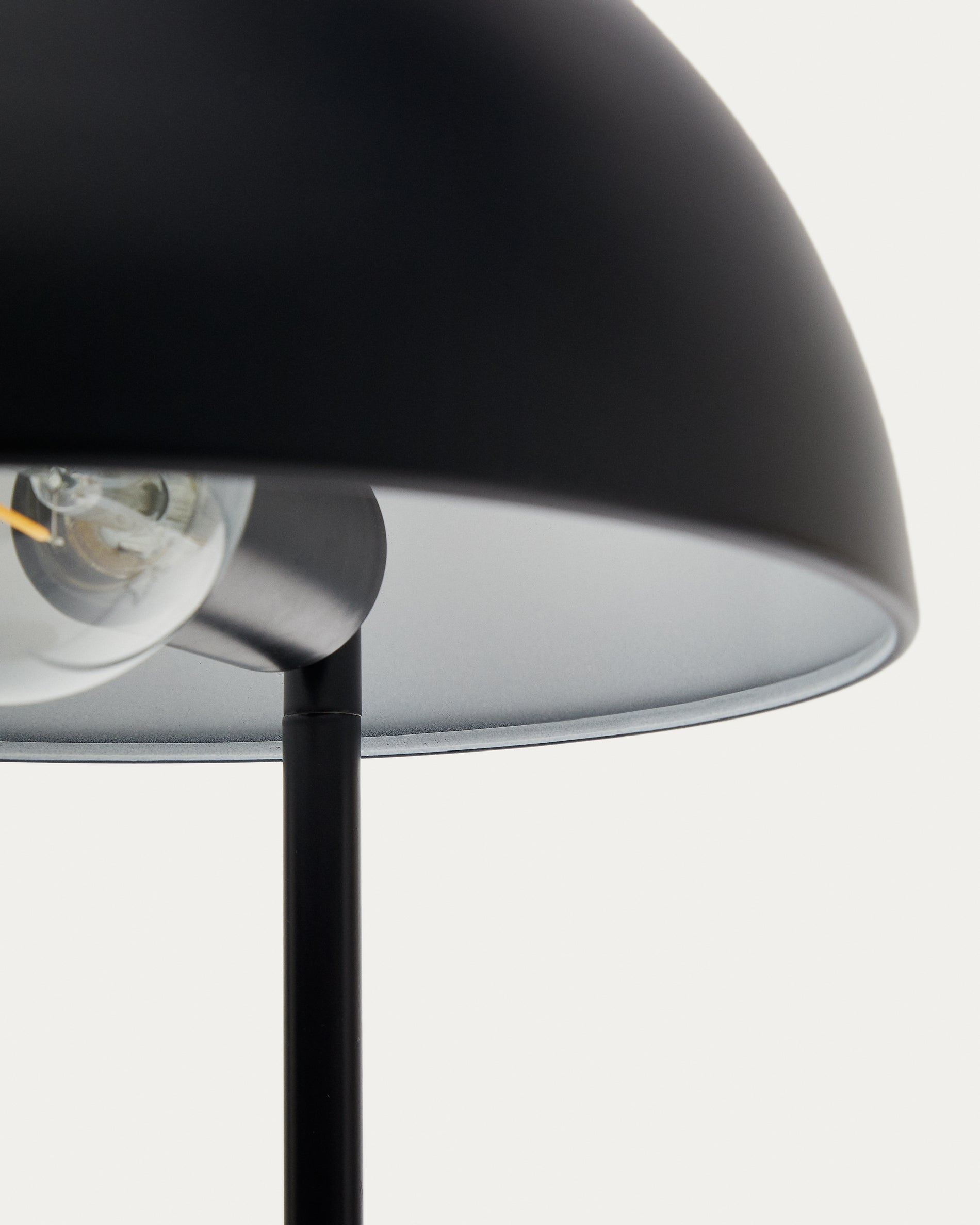 Catlar ash wood and metal table lamp in a black painted finish - Detail