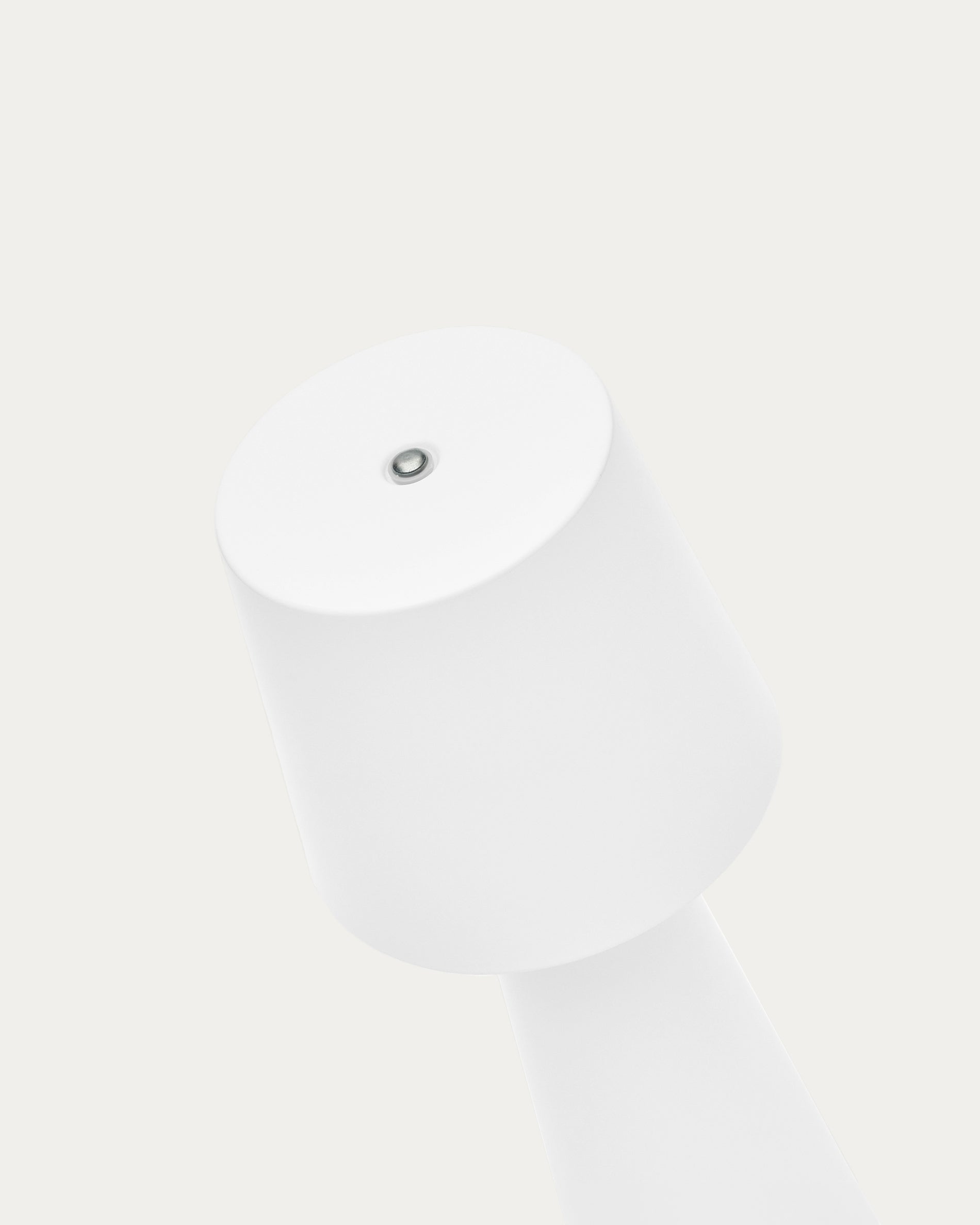 Arenys small outdoor metal table lamp in a white painted finish - Detail