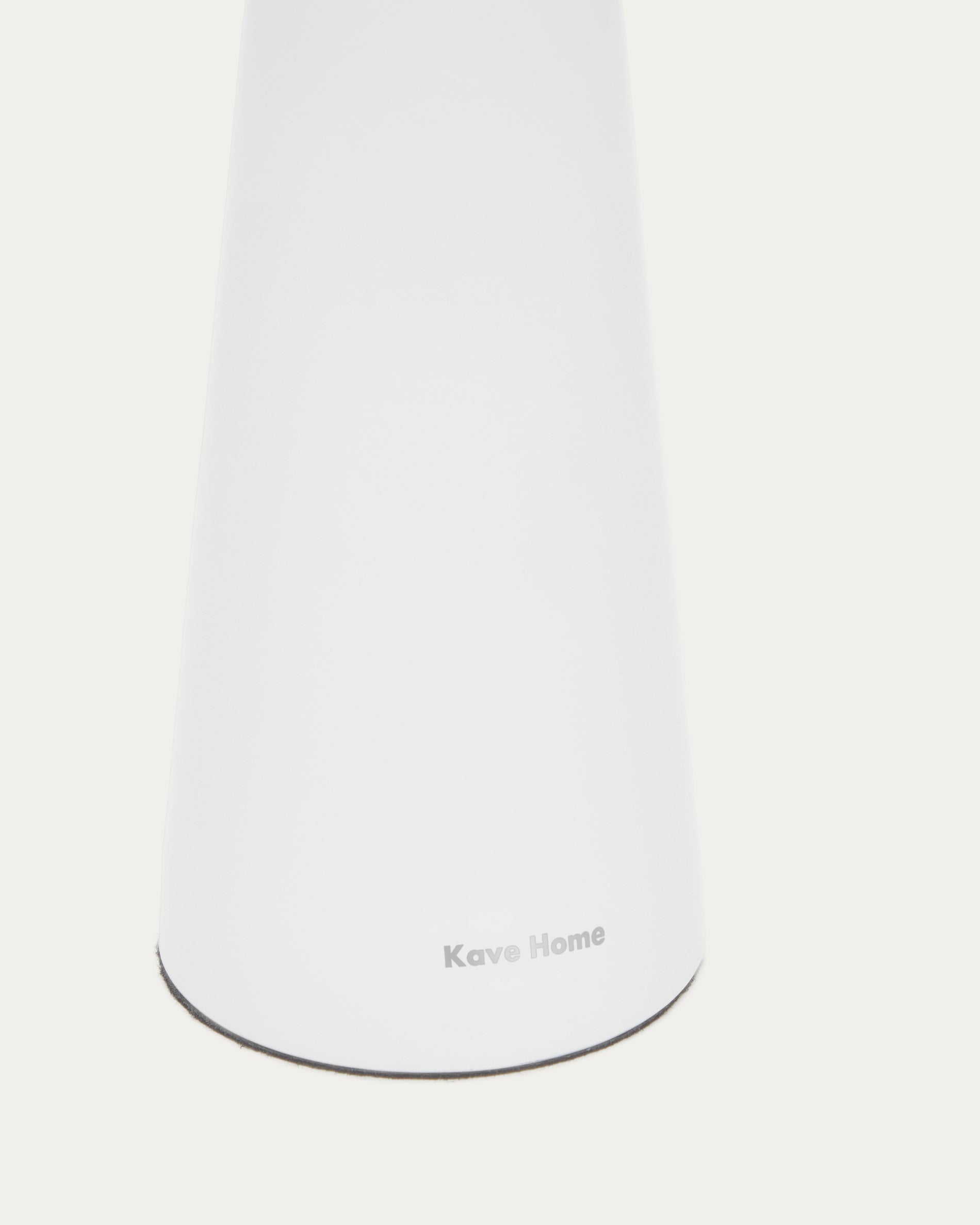 Arenys small outdoor metal table lamp in a white painted finish - Detail