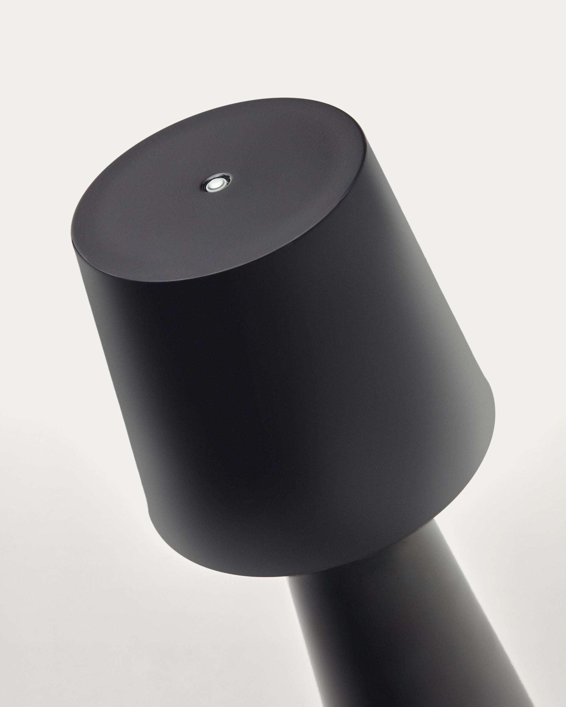 Arenys large outdoor metal table lamp in a black painted finish - Detail